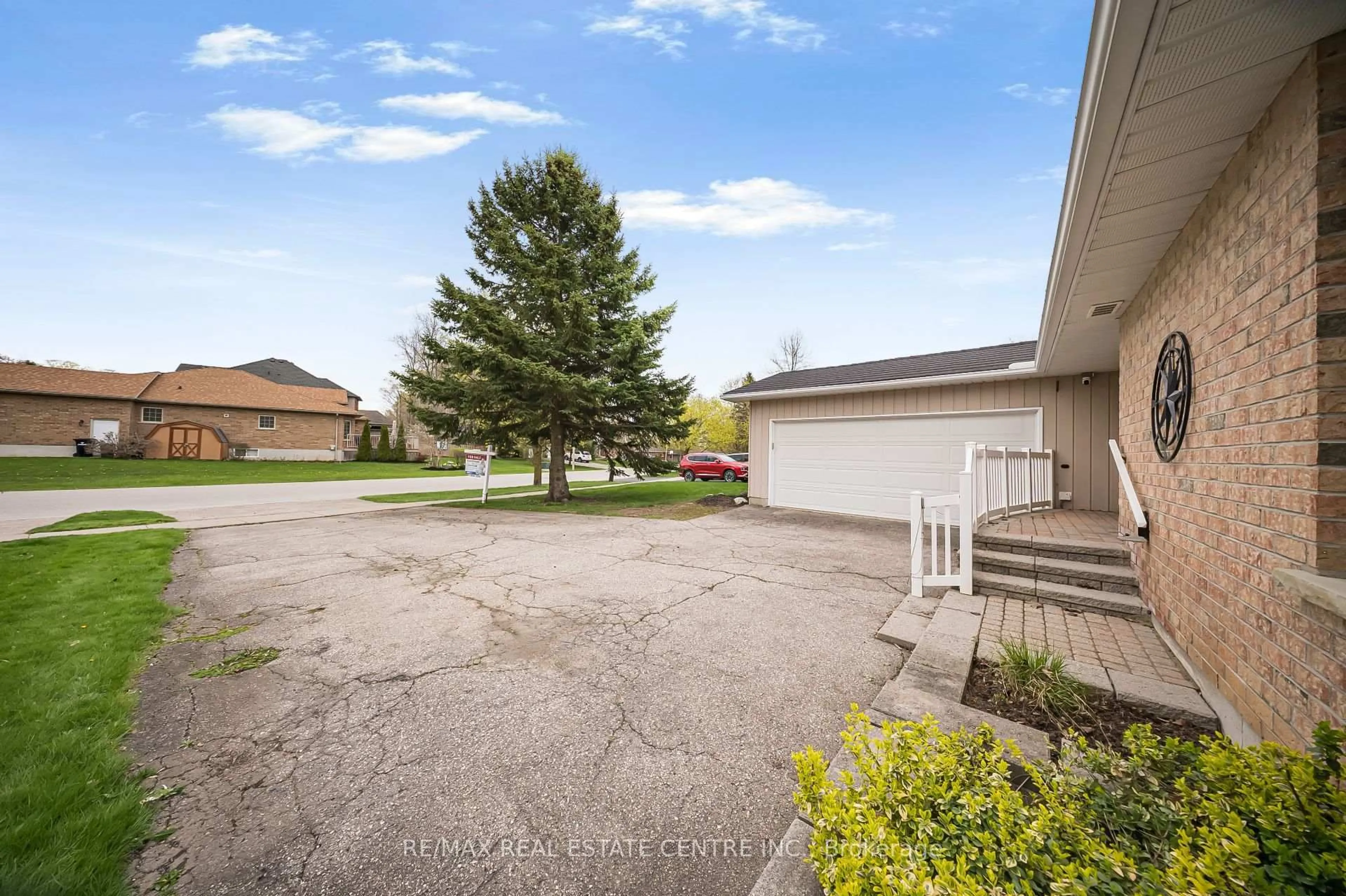 A pic from outside/outdoor area/front of a property/back of a property/a pic from drone, street for 9 Village Rd, Wellesley Ontario N0B 2T0