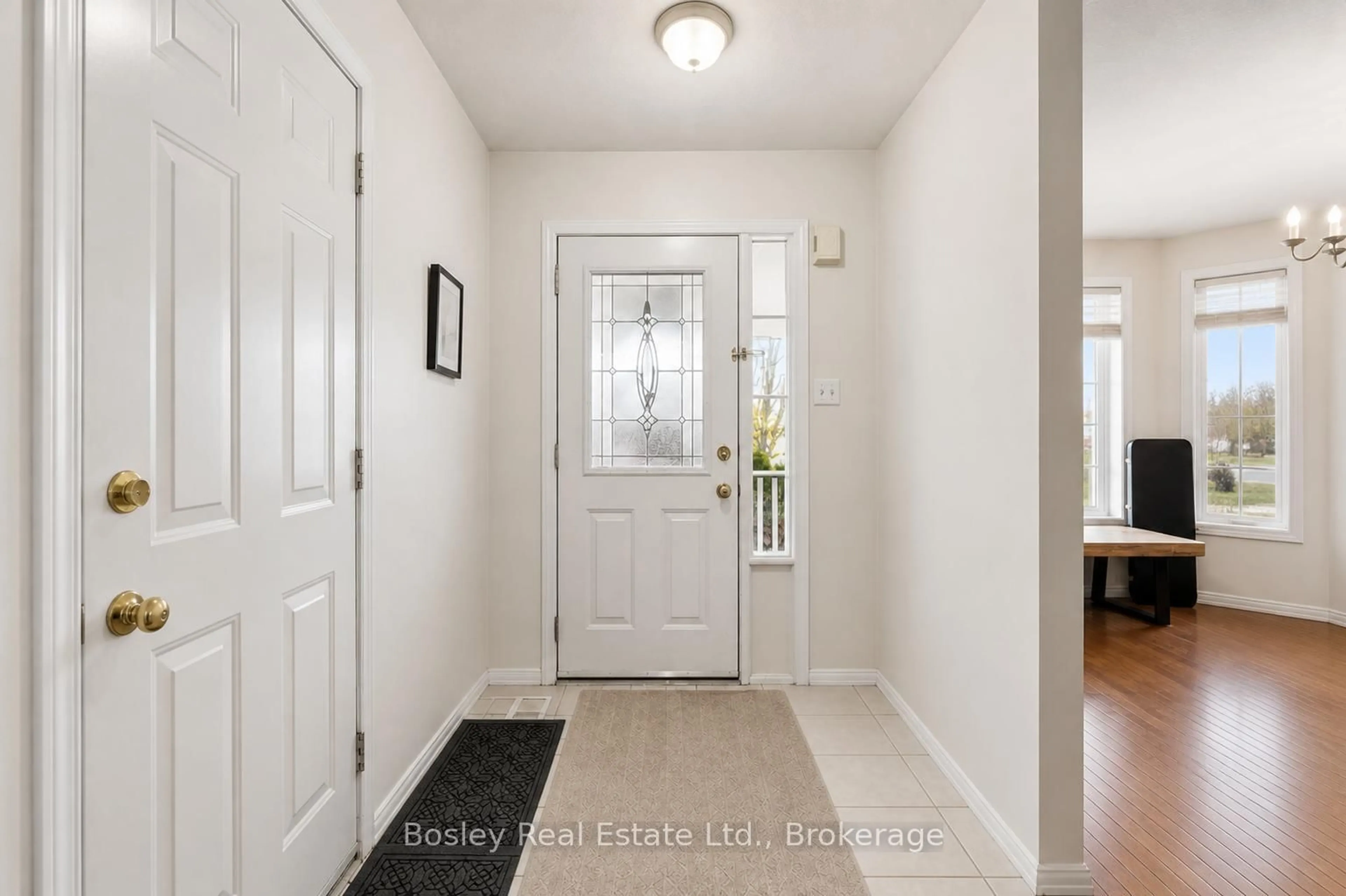 Indoor entryway for 4 Hayward Cres, Guelph Ontario N1G 5A5