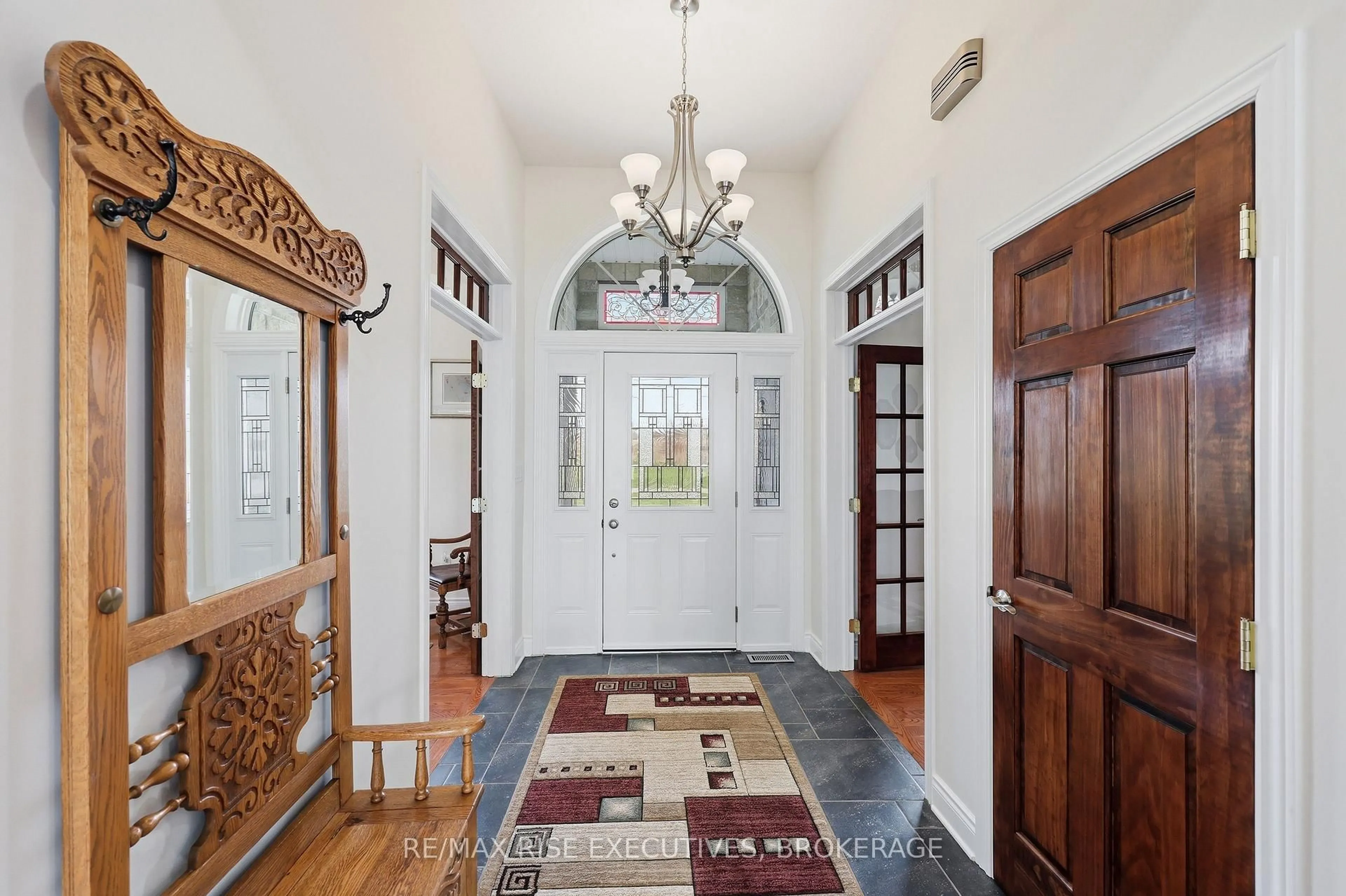 Indoor foyer for 255 Good Friend Dr, Gananoque Ontario K7G 2V6