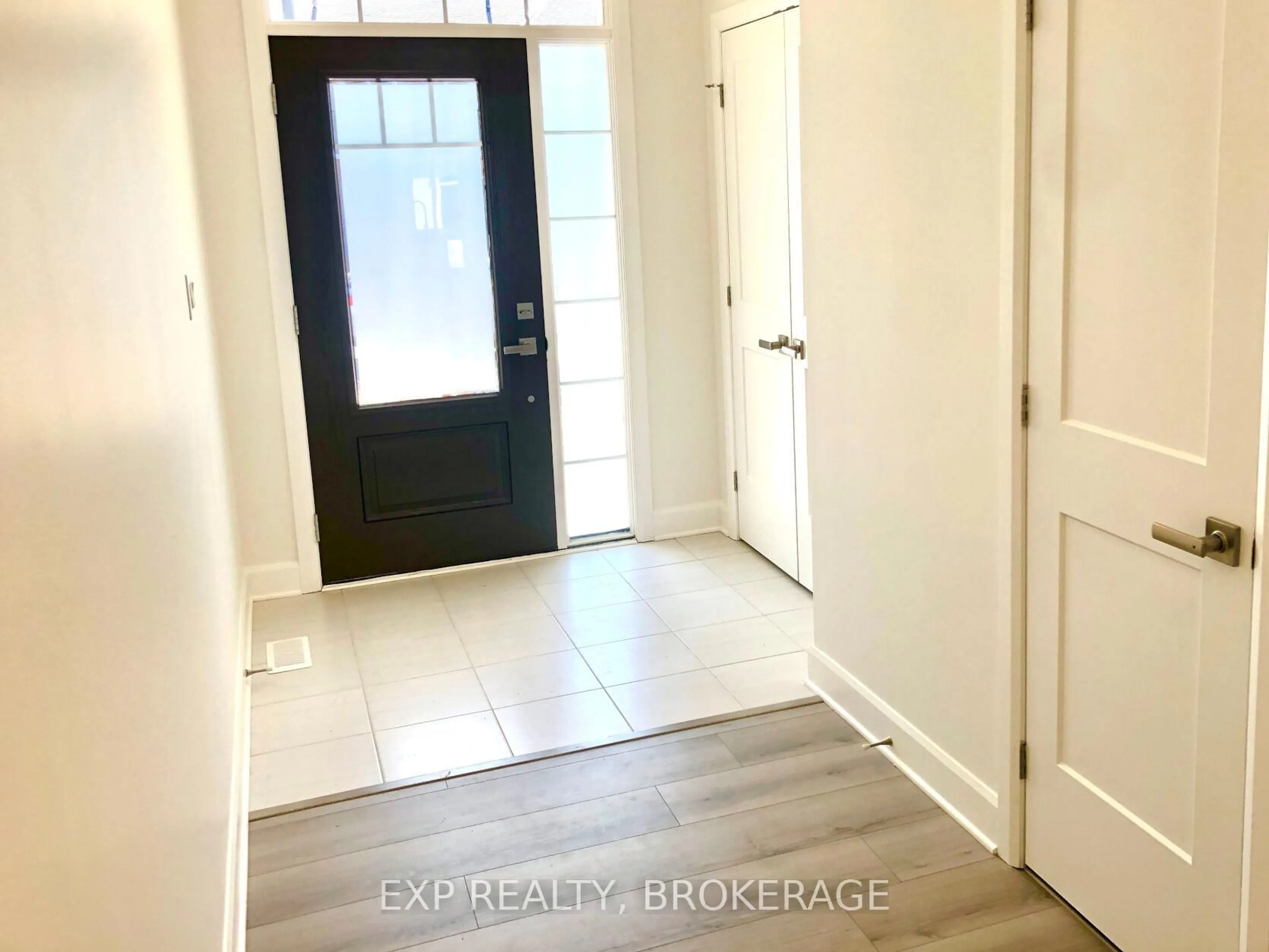 Indoor entryway for 1425 SUMMER St, Kingston Ontario K7K 0H9