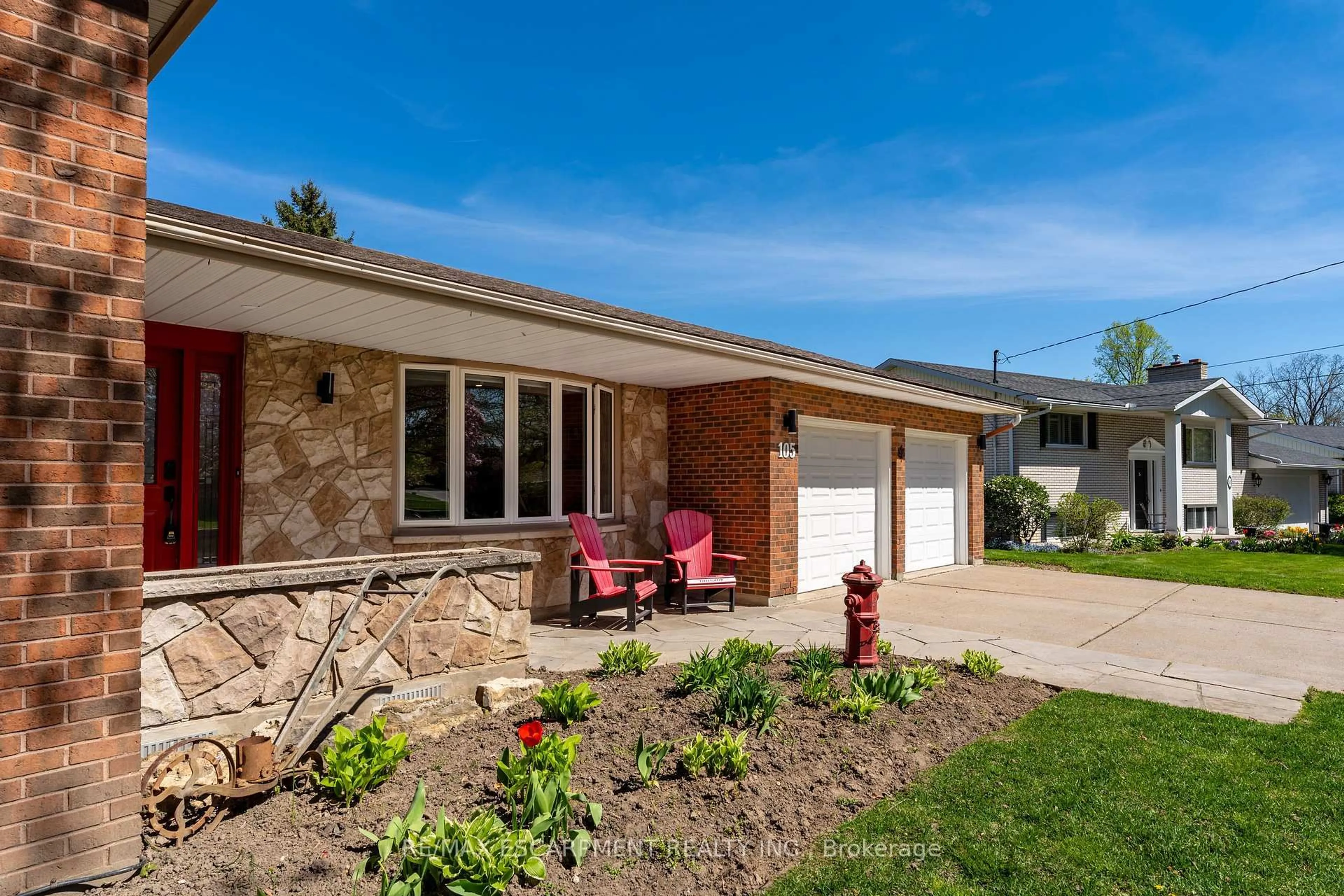 Home with brick exterior material, street for 105 DALEVIEW Dr, Pelham Ontario L0S 1E0
