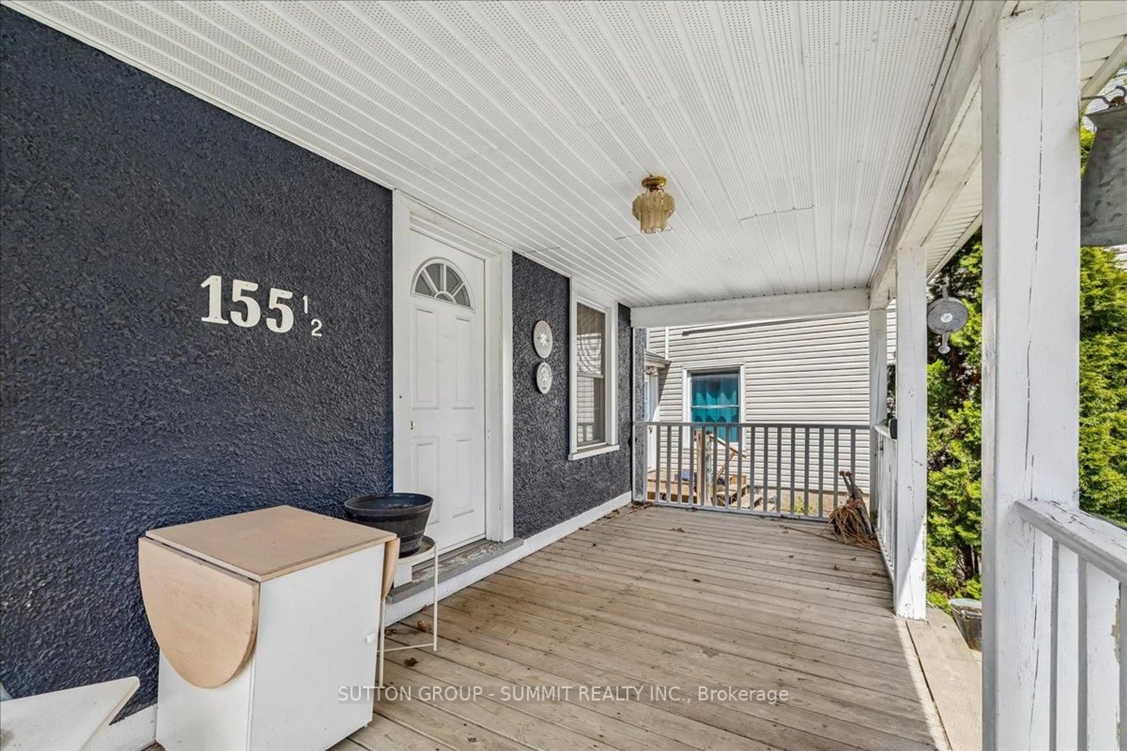 Indoor entryway for 155 1/2 Lake St, St. Catharines Ontario L2R 5Y5