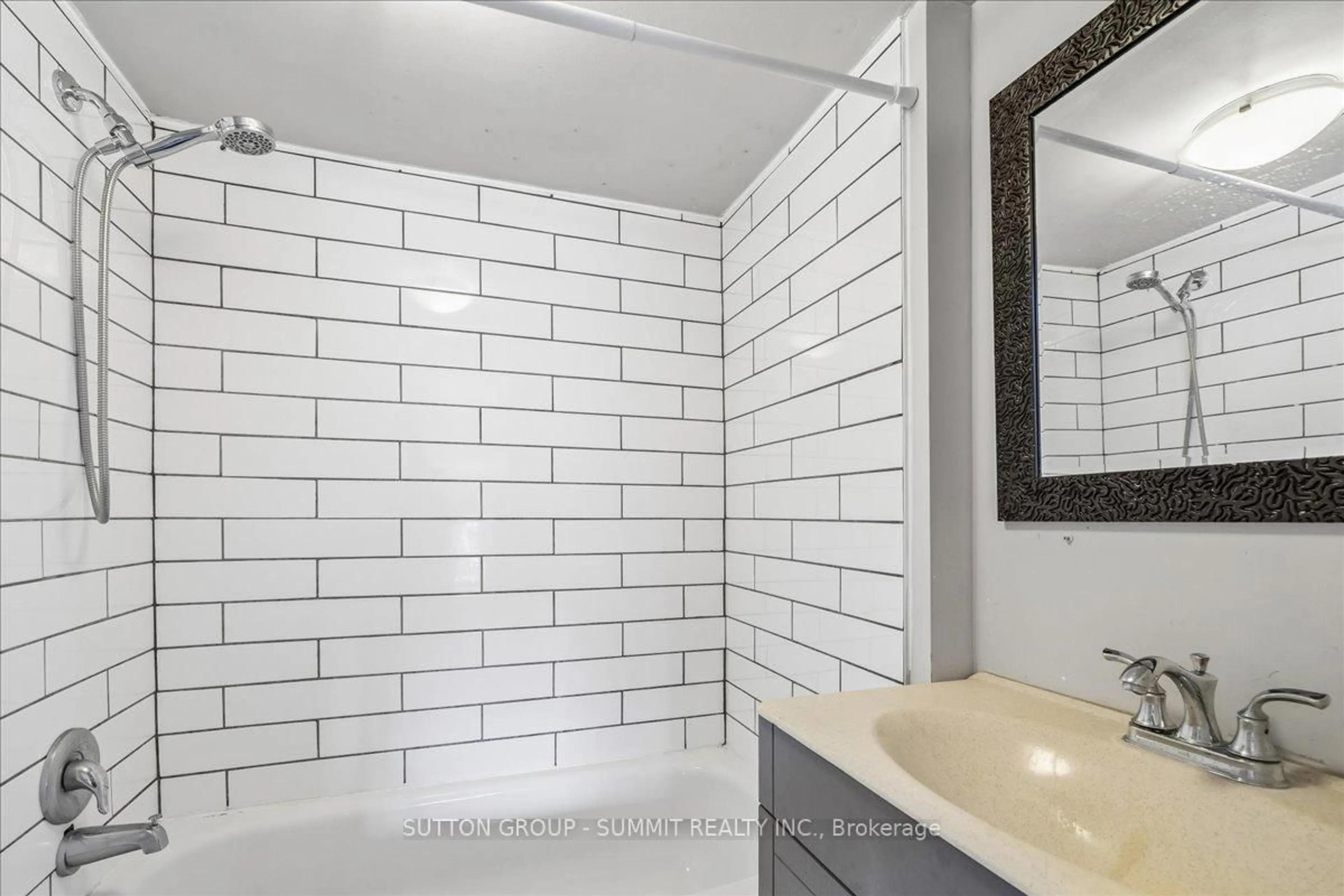 Standard bathroom, ceramic/tile floor for 155 1/2 Lake St, St. Catharines Ontario L2R 5Y5