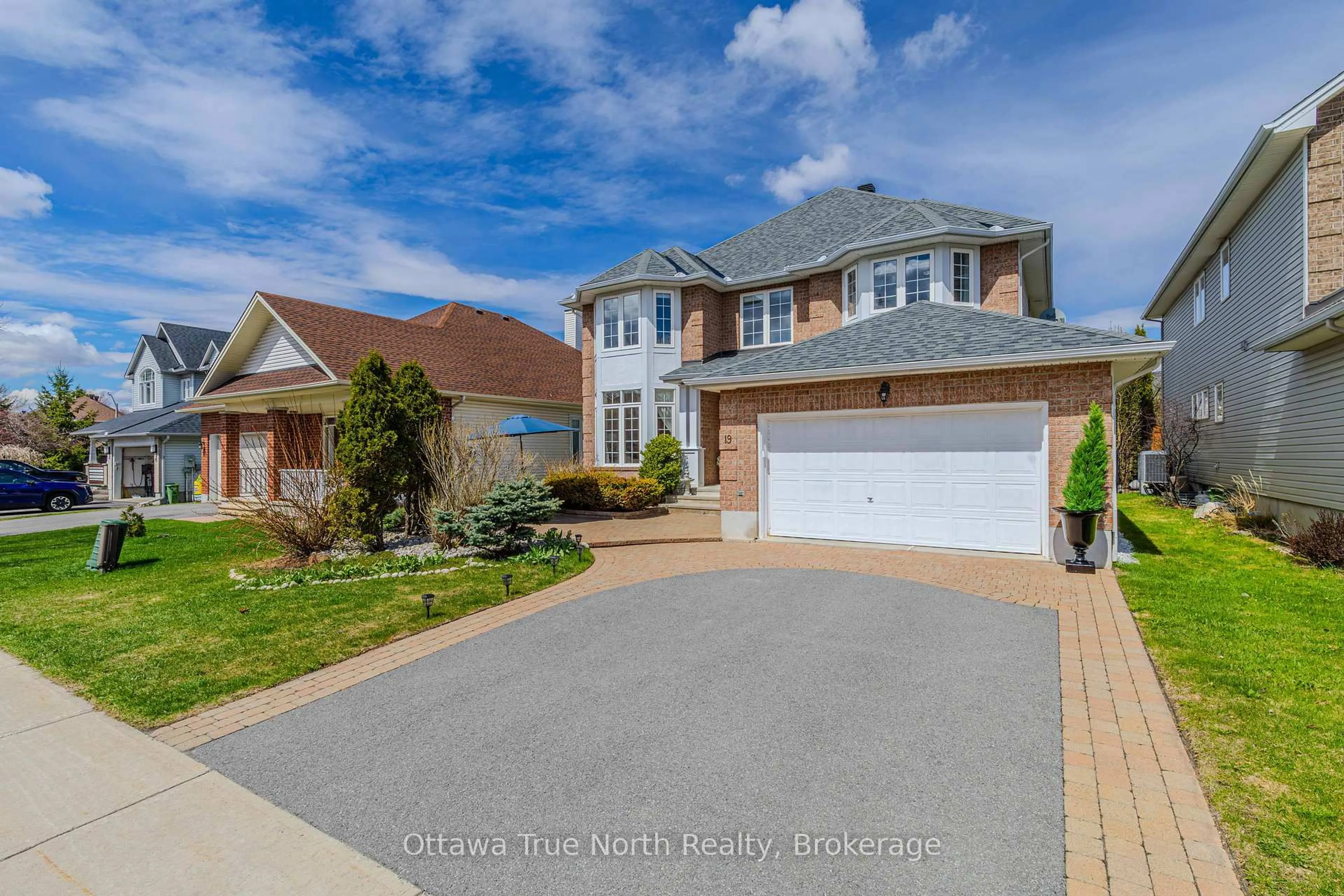 A pic from outside/outdoor area/front of a property/back of a property/a pic from drone, street for 19 Black Tern Cres, Ottawa Ontario K2M 2Z4