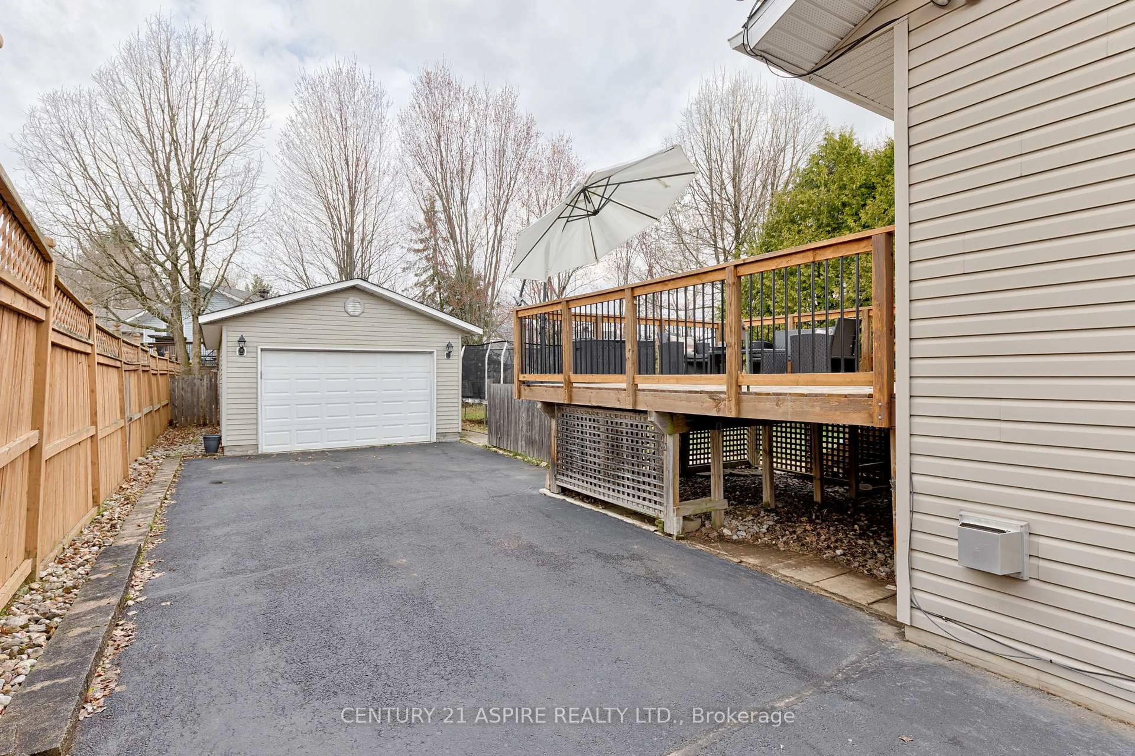 Unknown for 43 Selkirk St, Petawawa Ontario K8H 1P1
