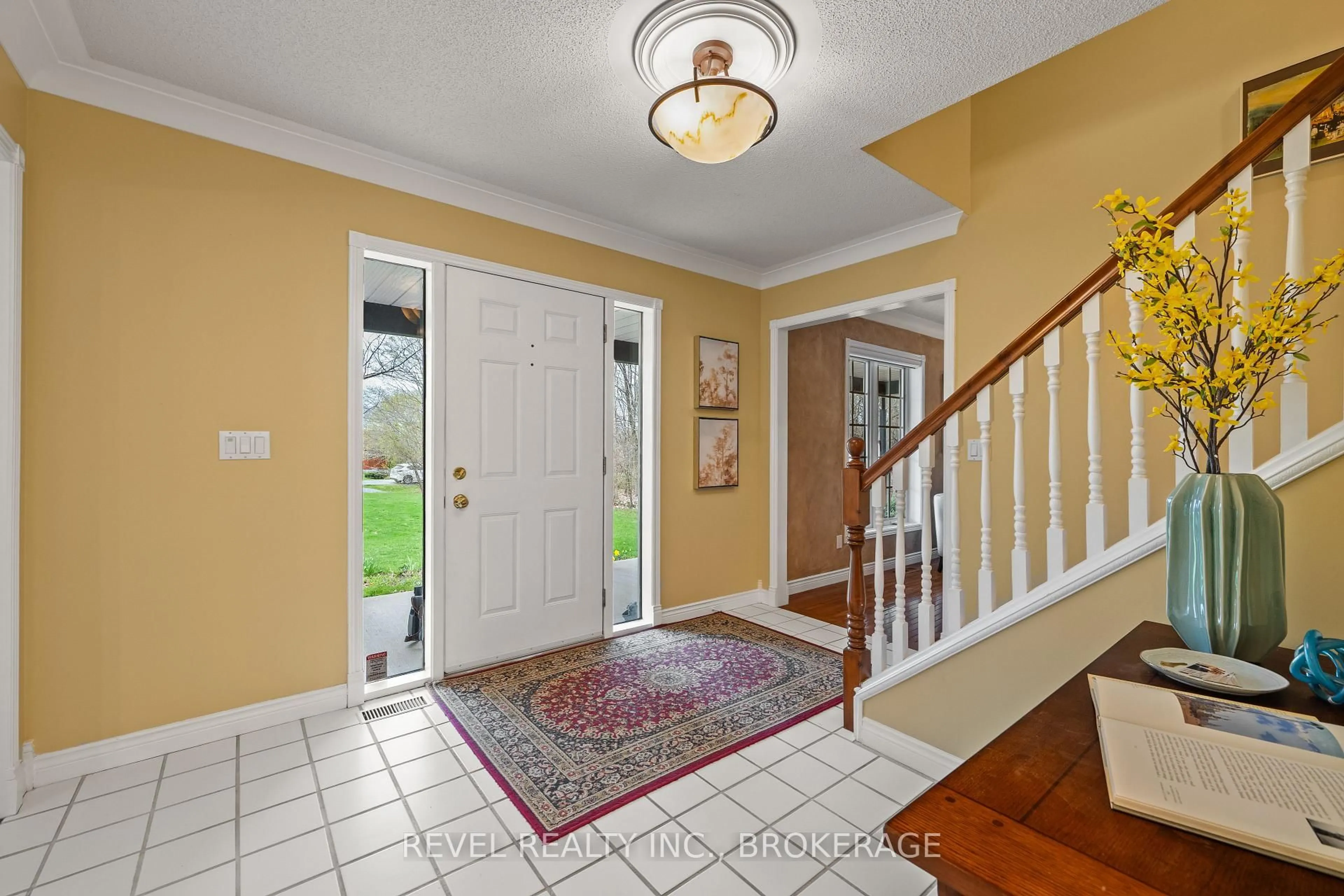 Indoor entryway for 1766 Hitchcock Dr, Inverary Ontario K0H 1X0