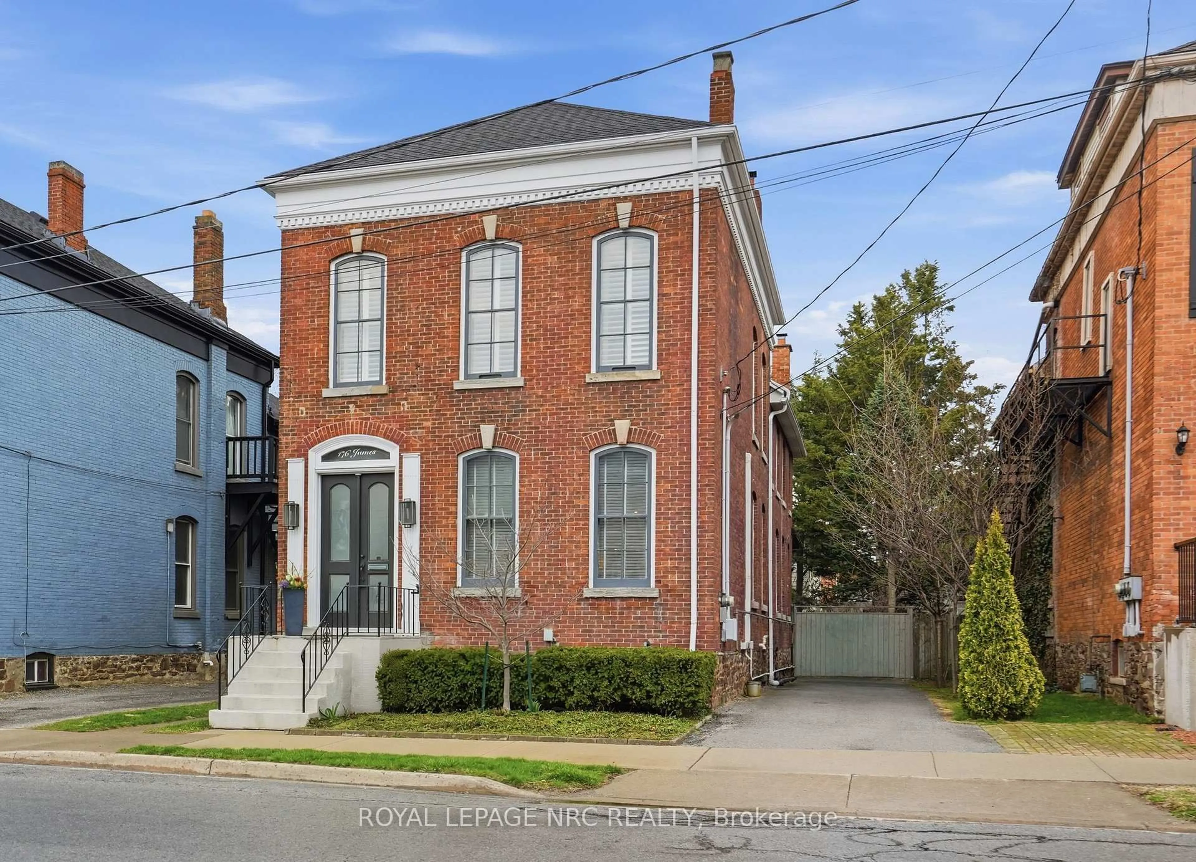 Home with brick exterior material, street for 176 James St, St. Catharines Ontario L2R 5C5