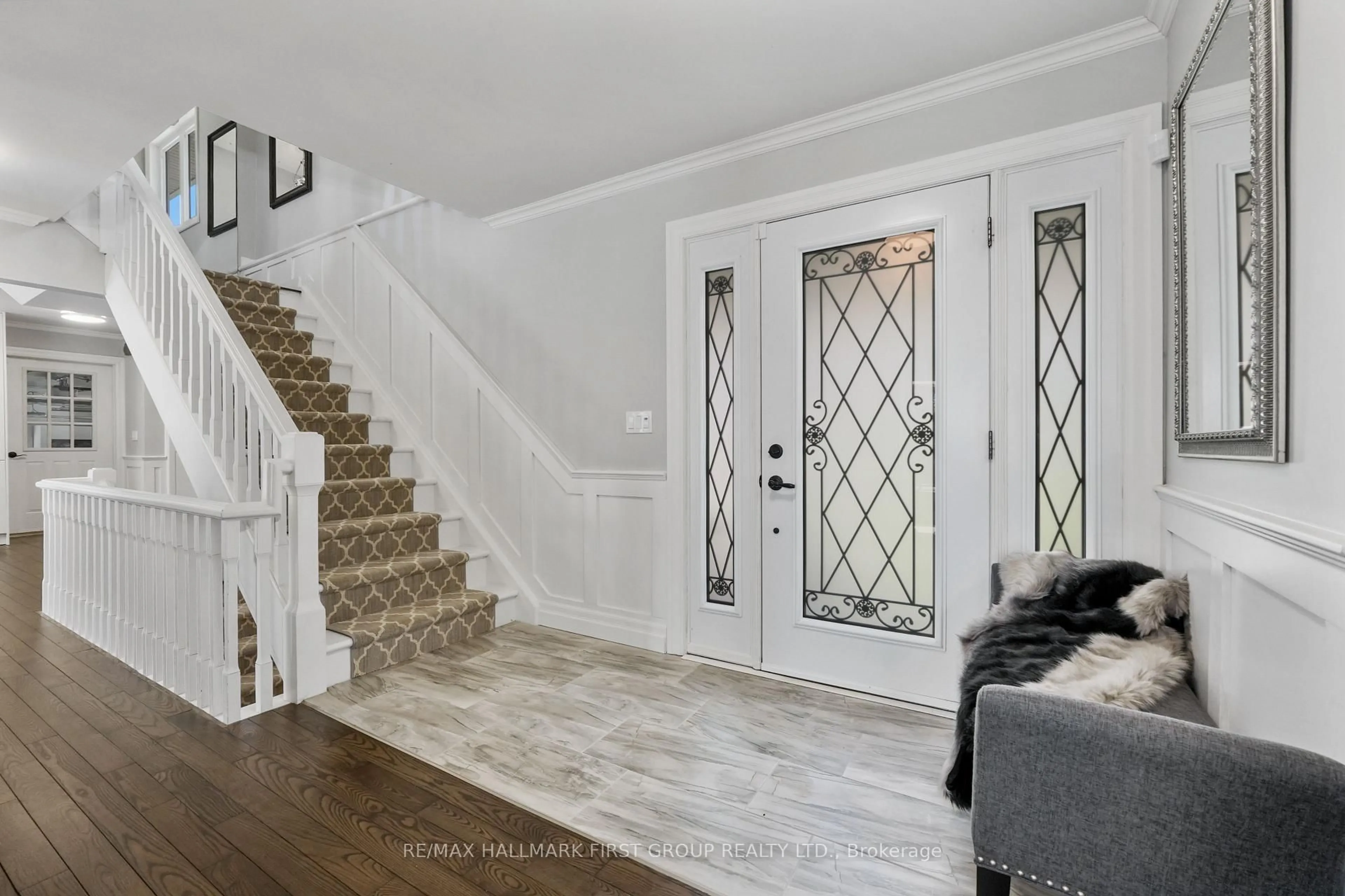 Indoor entryway for 3 Hamilton Crt, Cobourg Ontario K9A 1V2