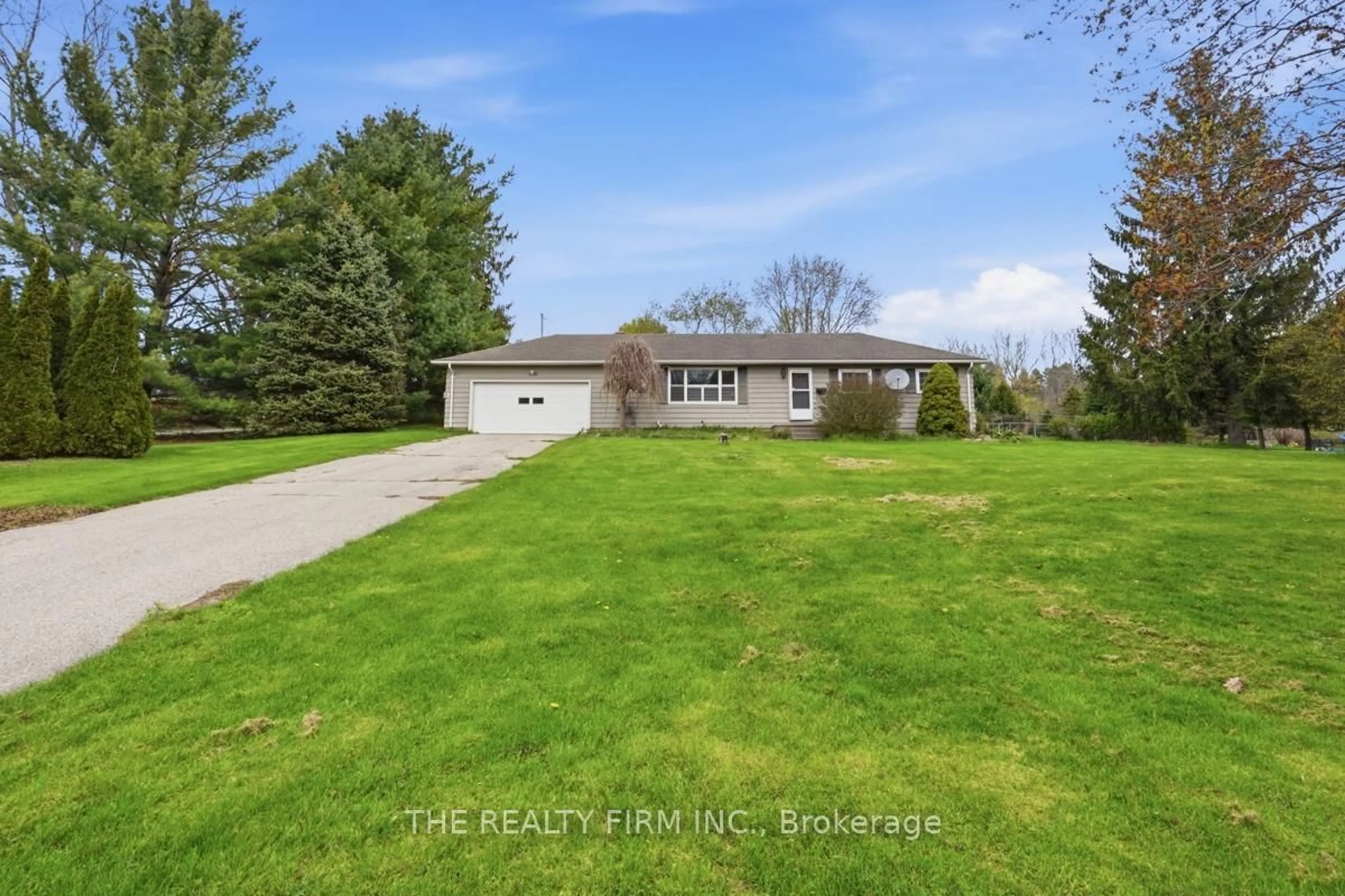 A pic from outside/outdoor area/front of a property/back of a property/a pic from drone, unknown for 46314 North St, Central Elgin Ontario N0L 2H0