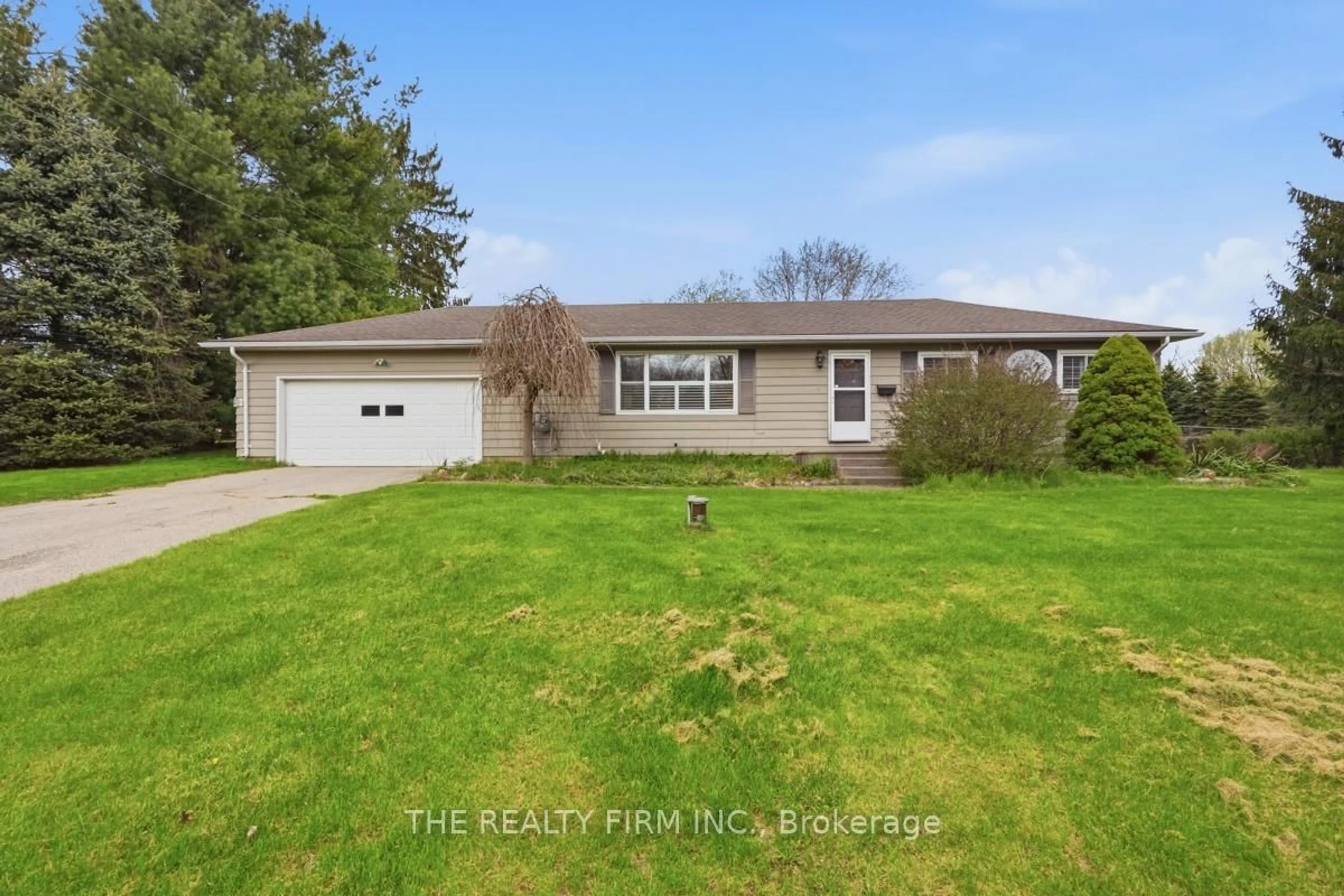 A pic from outside/outdoor area/front of a property/back of a property/a pic from drone, water/lake/river/ocean view for 46314 North St, Central Elgin Ontario N0L 2H0