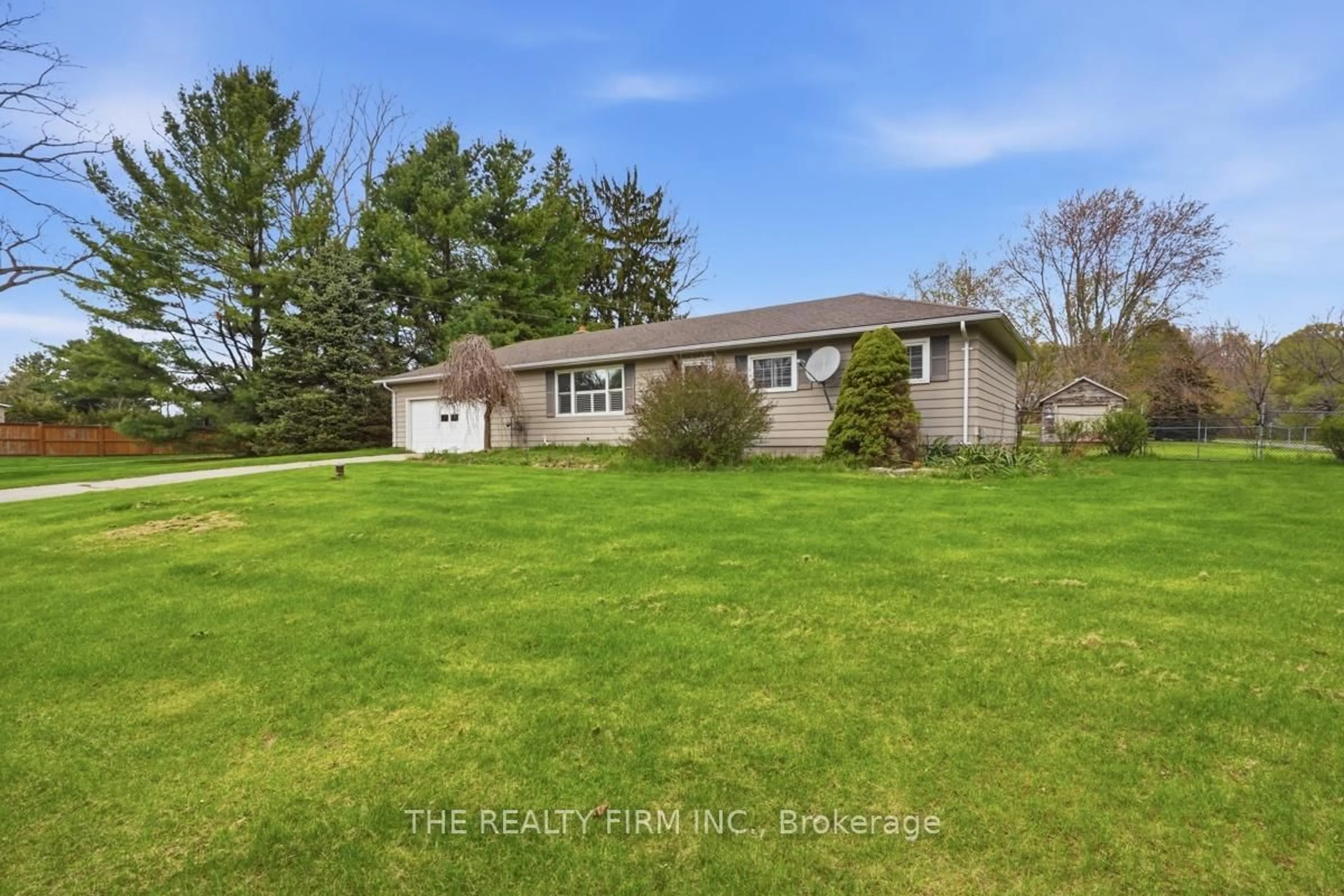 A pic from outside/outdoor area/front of a property/back of a property/a pic from drone, water/lake/river/ocean view for 46314 North St, Central Elgin Ontario N0L 2H0