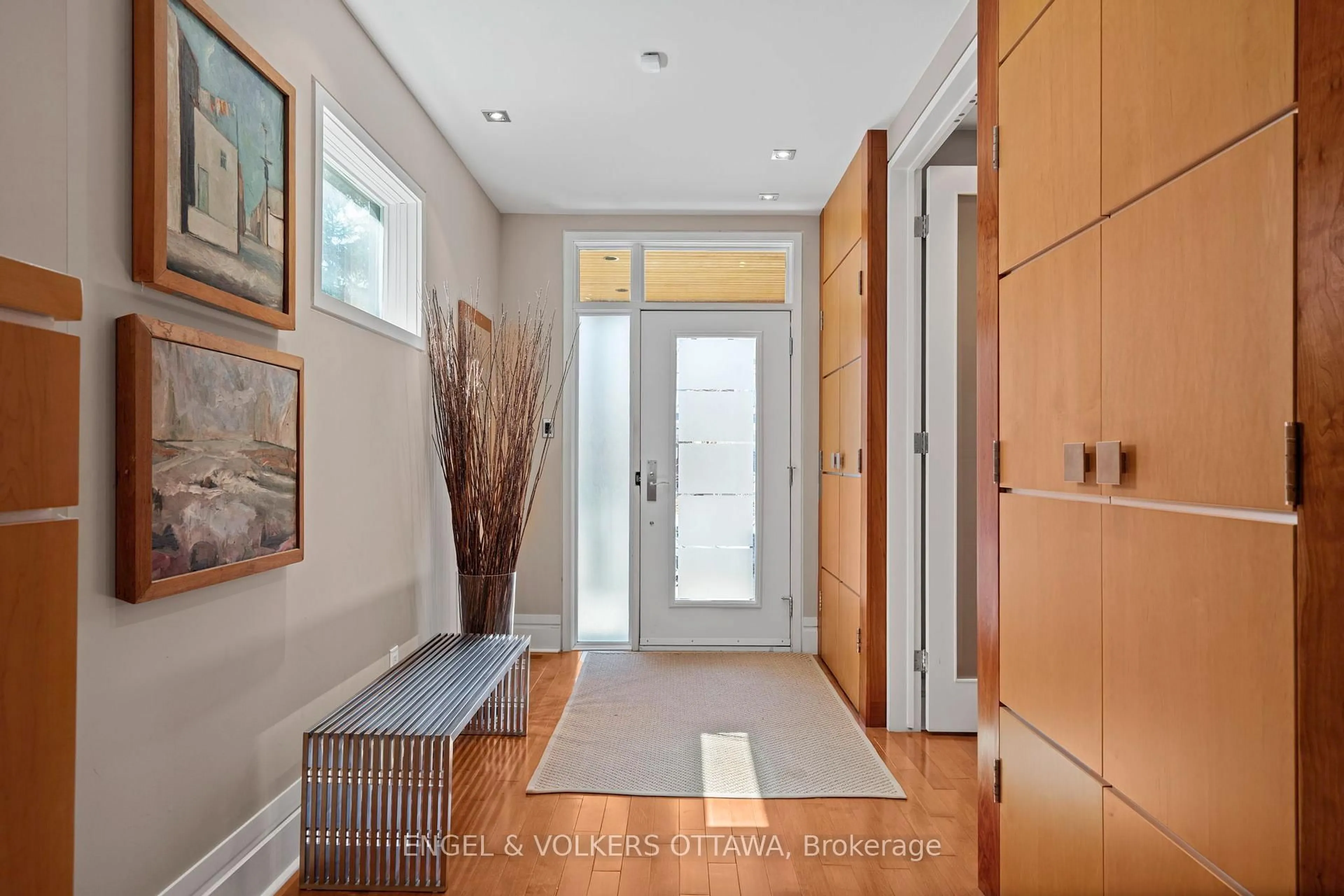Indoor entryway for 93 Gilchrist Ave, Ottawa Ontario K1Y 0M9