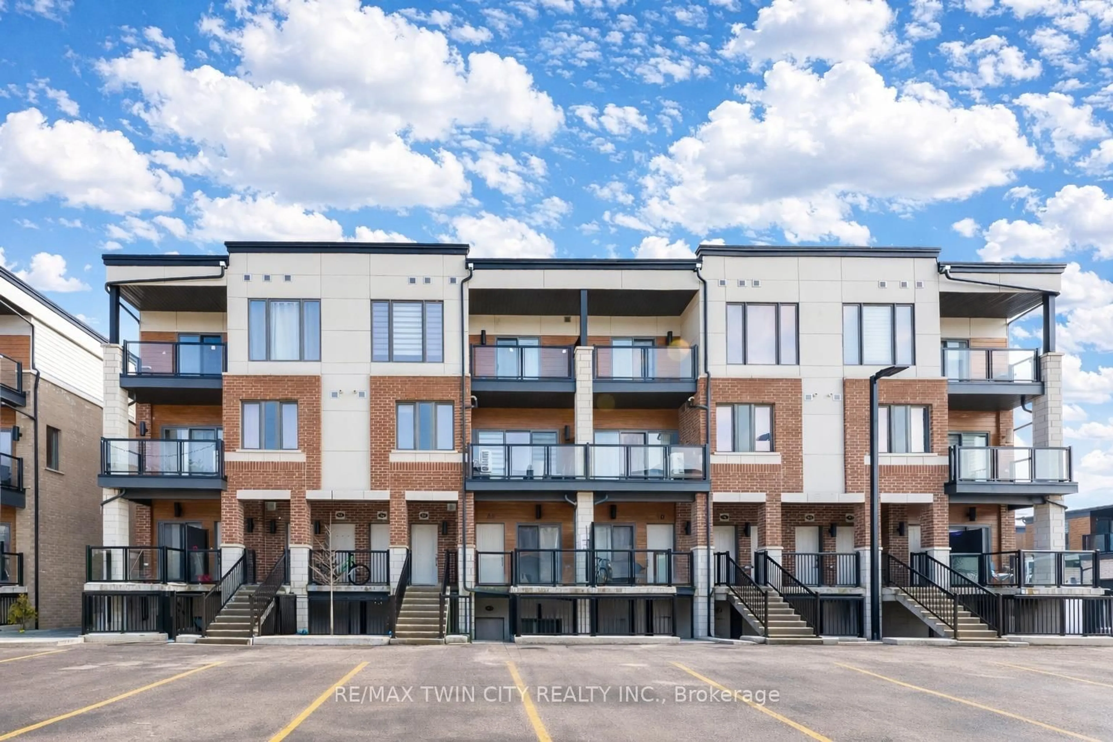 A pic from outside/outdoor area/front of a property/back of a property/a pic from drone, street for 25 Isherwood Ave #87, Cambridge Ontario N1R 0E2