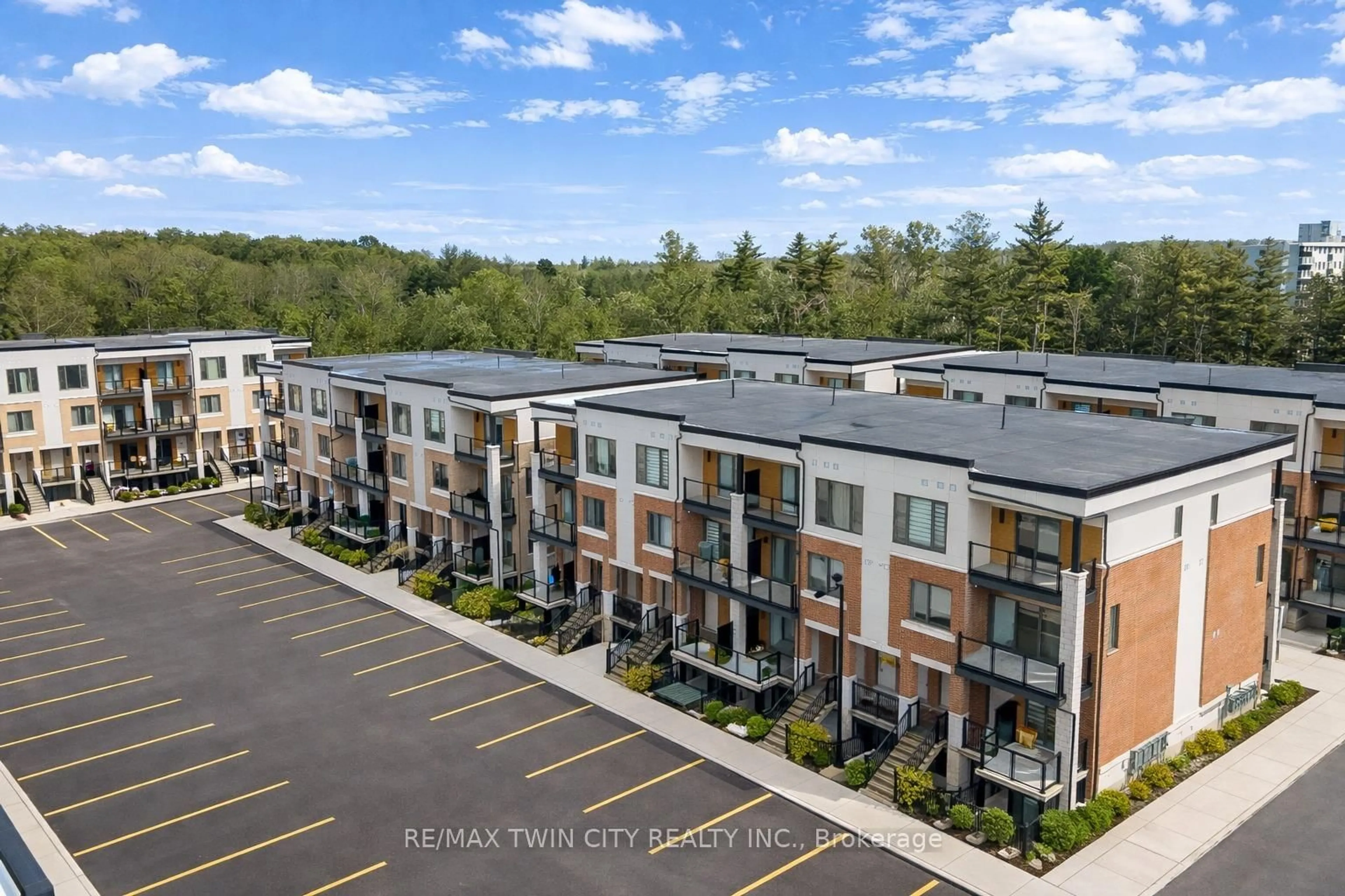 A pic from outside/outdoor area/front of a property/back of a property/a pic from drone, unknown for 25 Isherwood Ave #87, Cambridge Ontario N1R 0E2