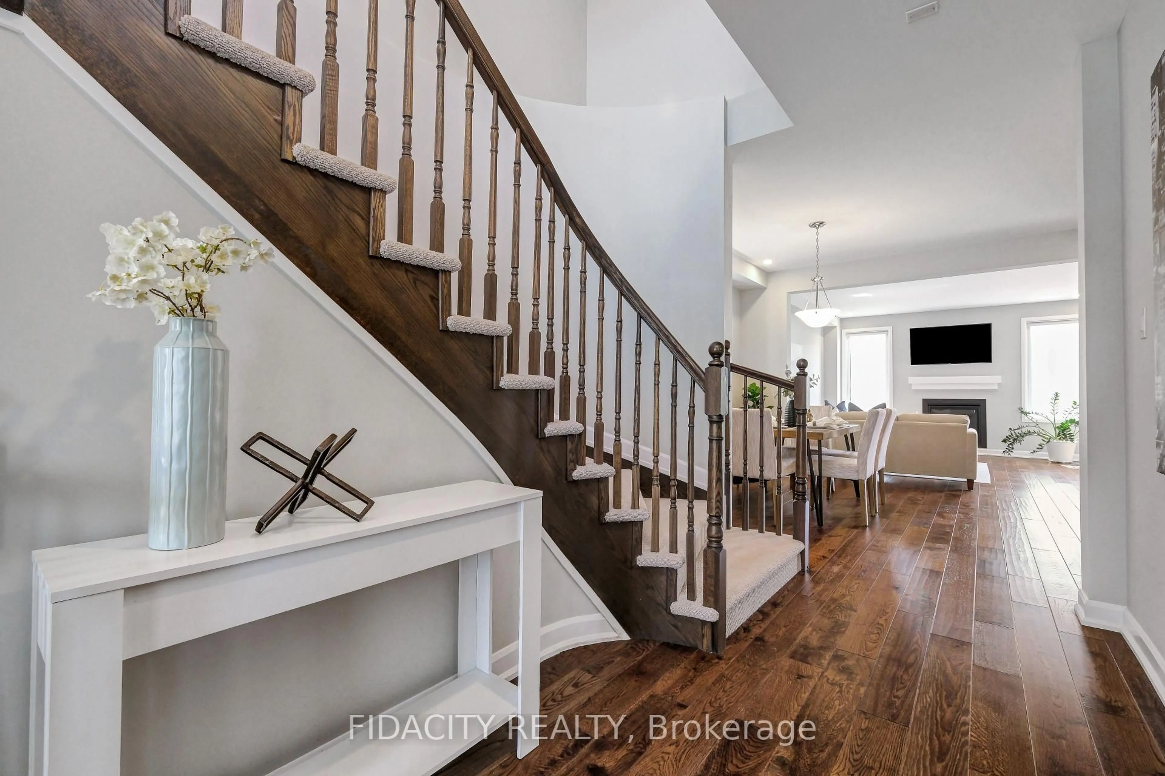 Indoor entryway for 20 Allan Moore Pl, Stittsville Ontario K2S 2A9