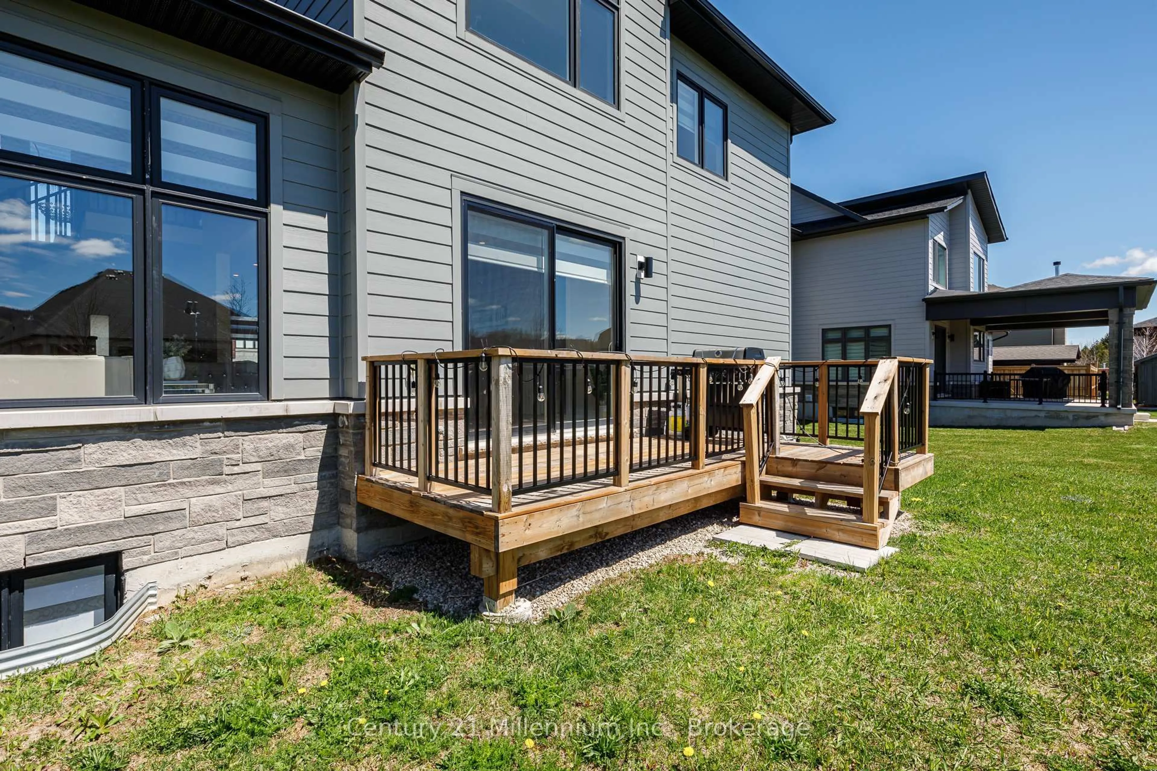 Patio, mountain view for 111 STONELEIGH Dr, Blue Mountains Ontario L9Y 4P5