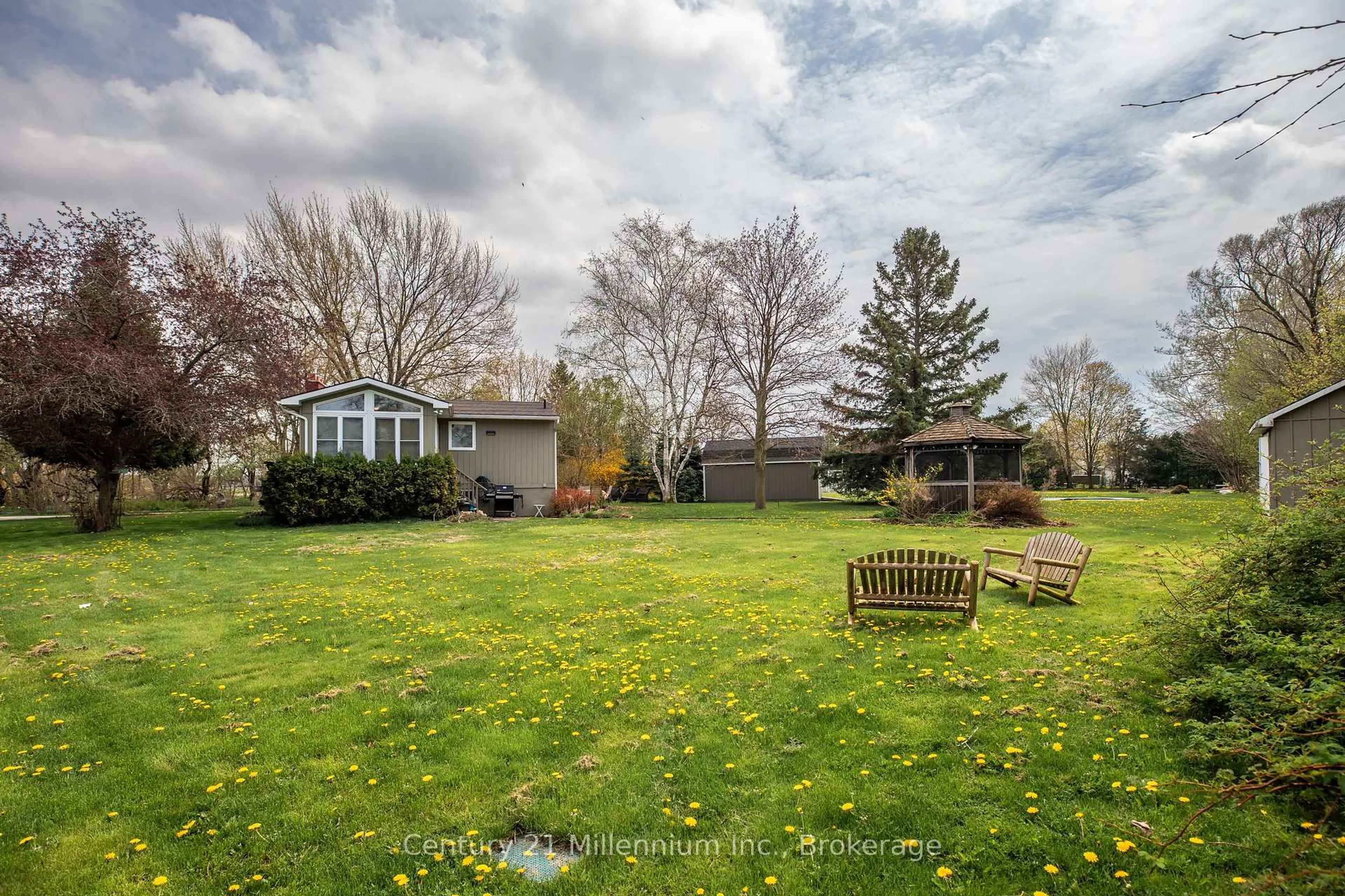 Patio, water/lake/river/ocean view for 72234 Lakeshore Dr, Bluewater Ontario N0M 1N0