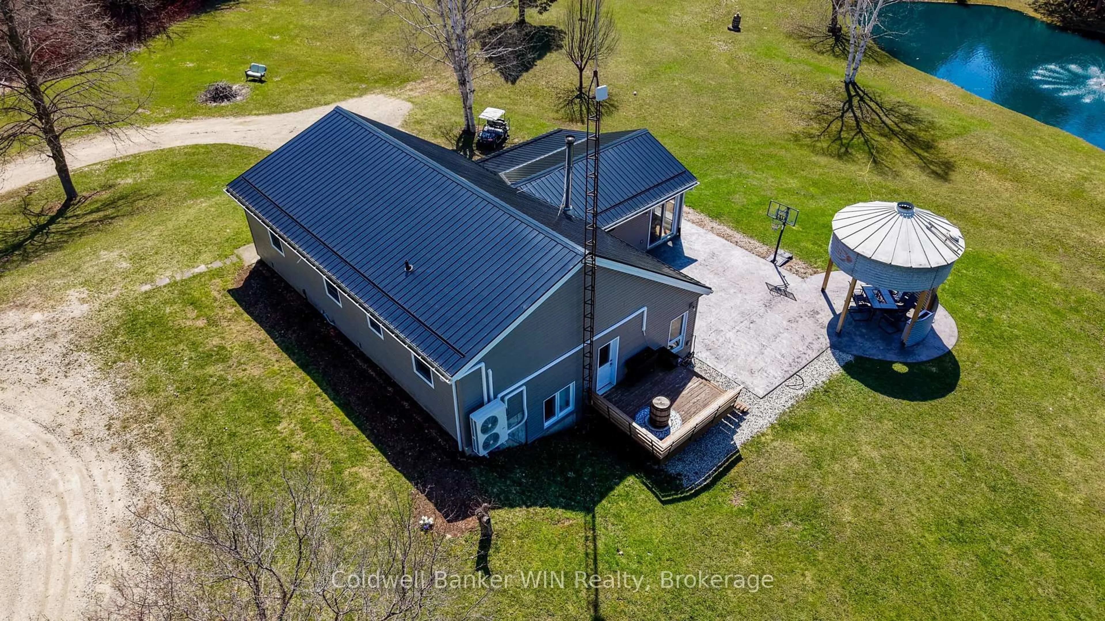 A pic from outside/outdoor area/front of a property/back of a property/a pic from drone, building for 471568 Southgate Sideroad 47, Southgate Ontario N0G 2L0