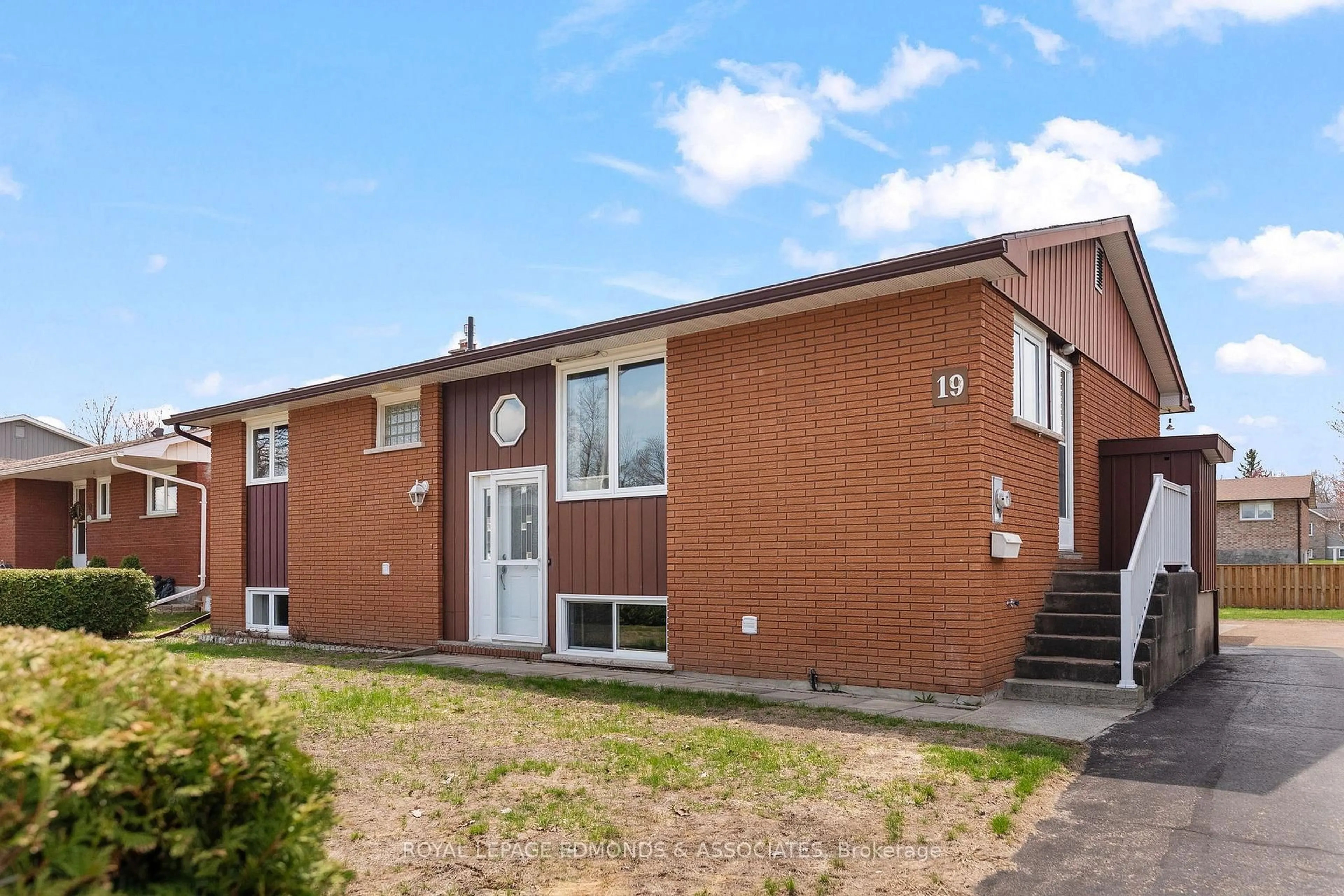 Home with brick exterior material, building for 19 Algonquin St, Petawawa Ontario K8H 2B1