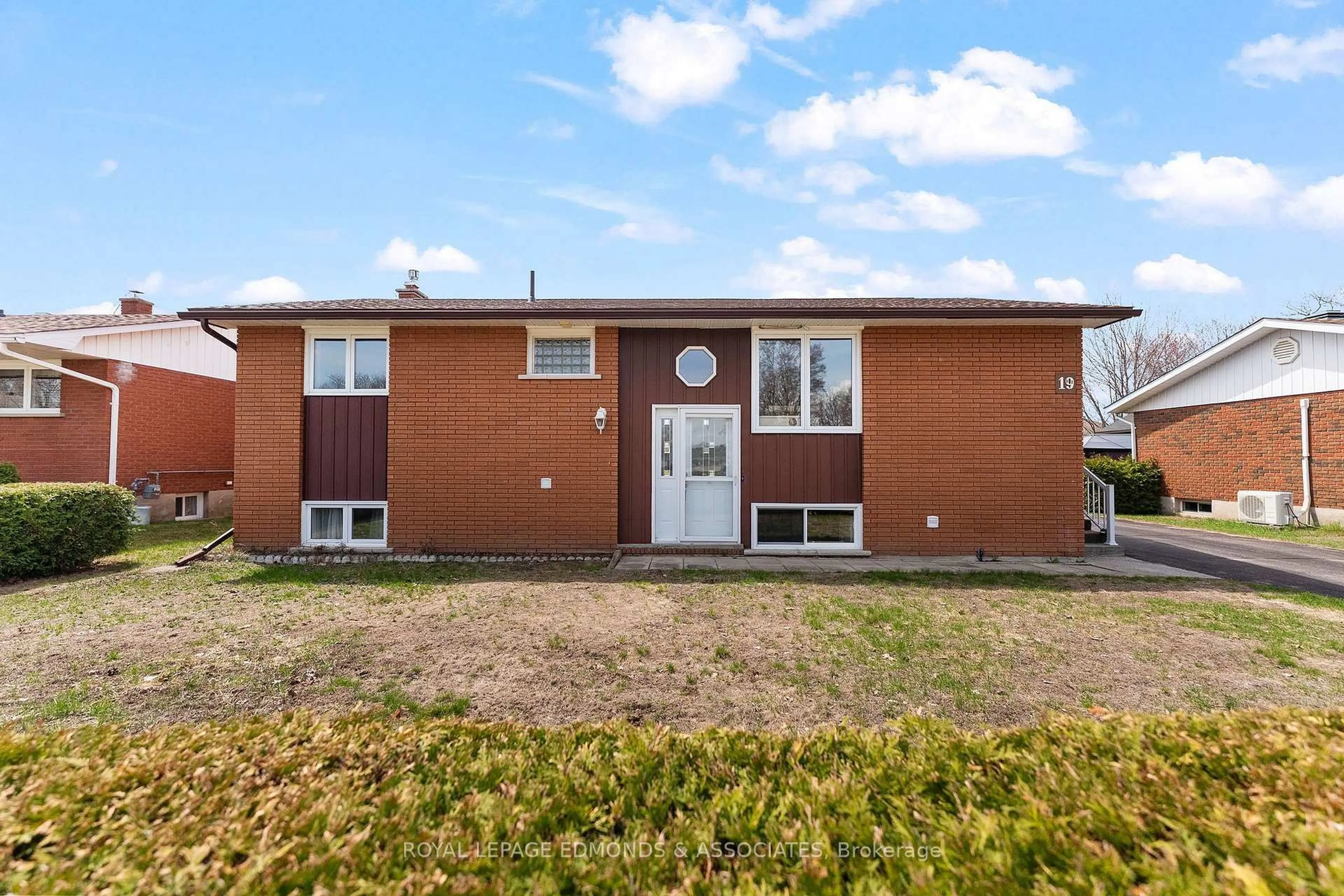 Home with brick exterior material, unknown for 19 Algonquin St, Petawawa Ontario K8H 2B1