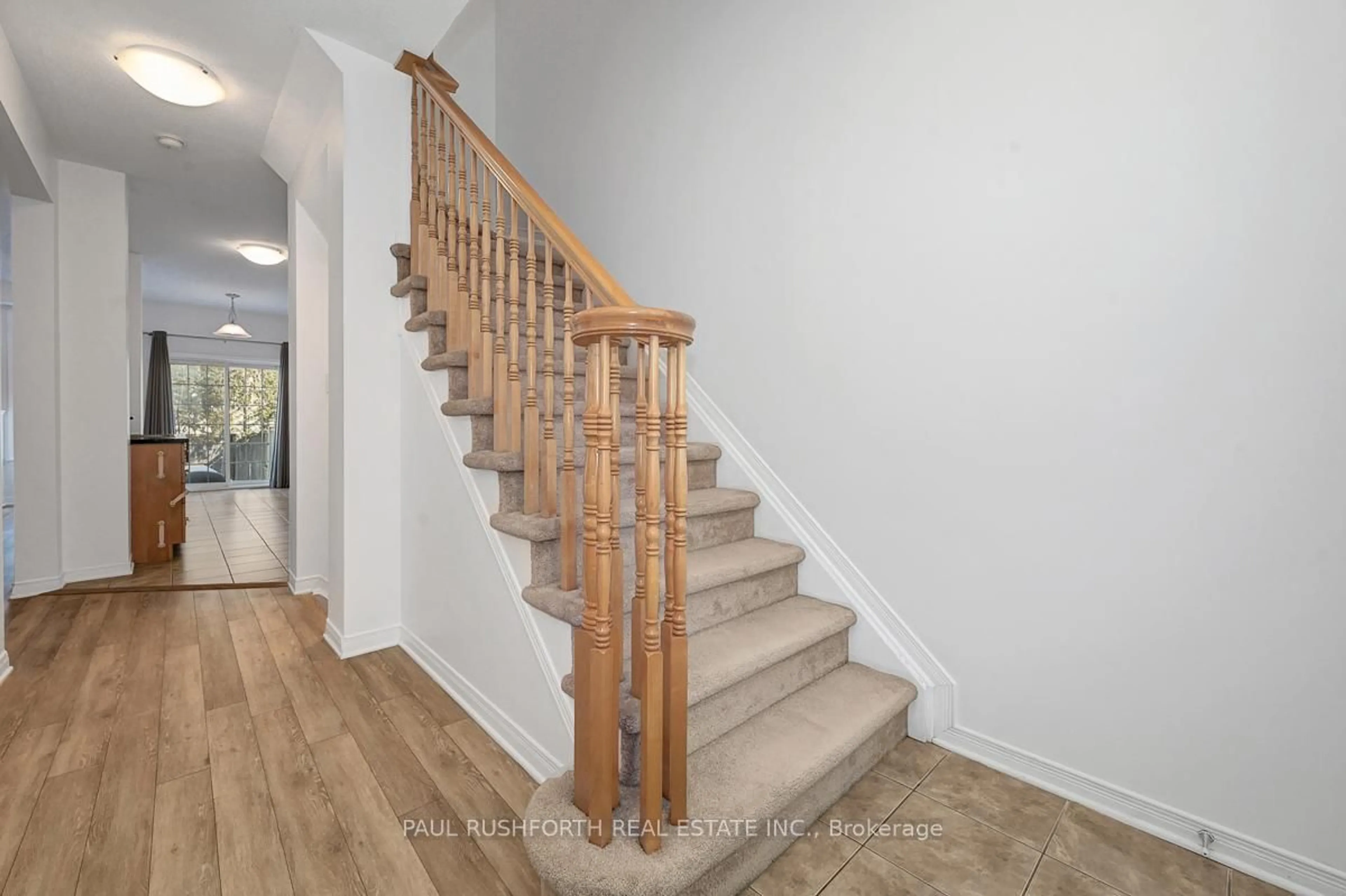 Stairs for 606 Pamplona Private, Ottawa Ontario K2J 5T4