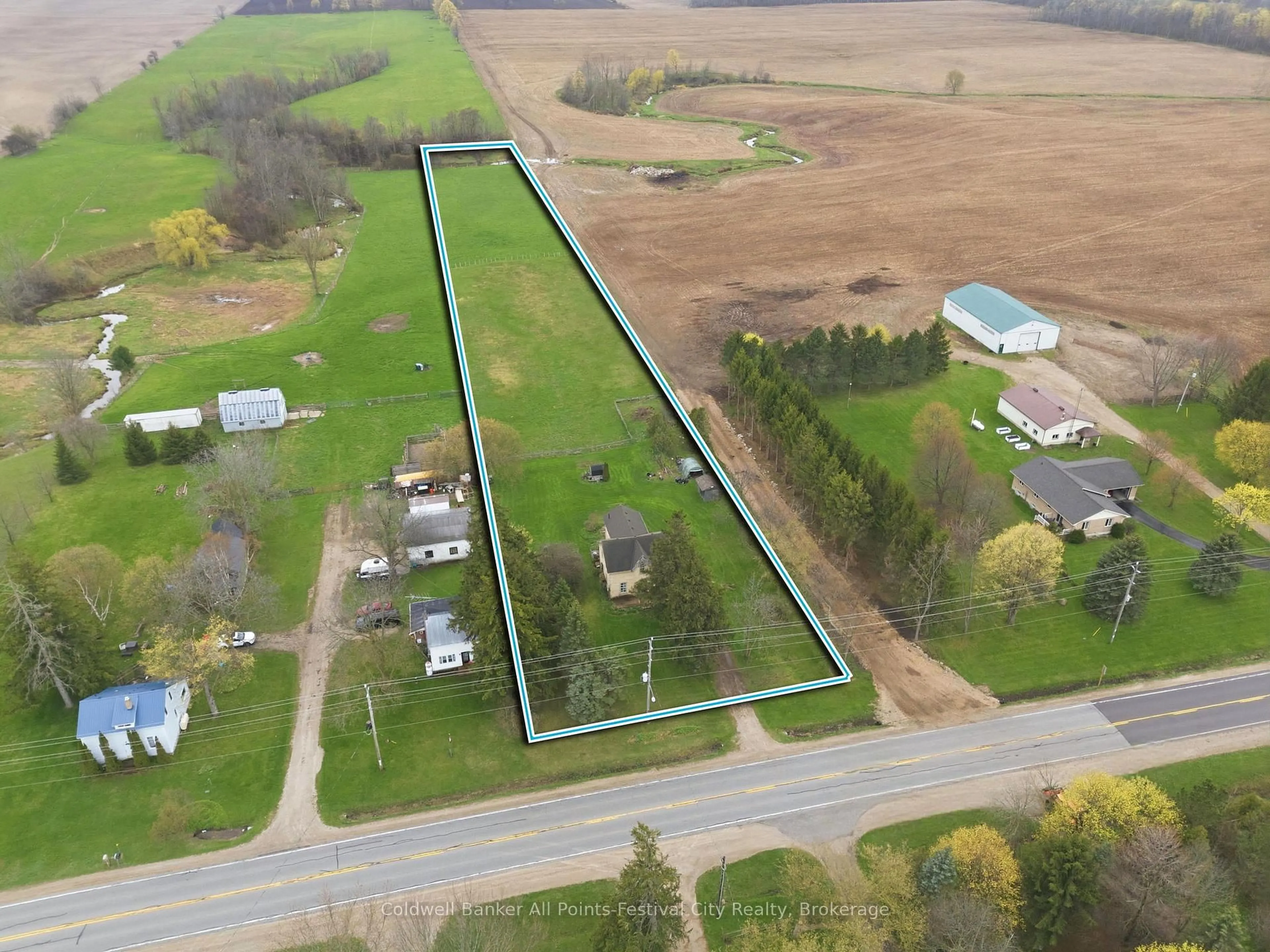A pic from outside/outdoor area/front of a property/back of a property/a pic from drone, building for 5021 Highway 9, Kincardine Ontario N2Z 2X5