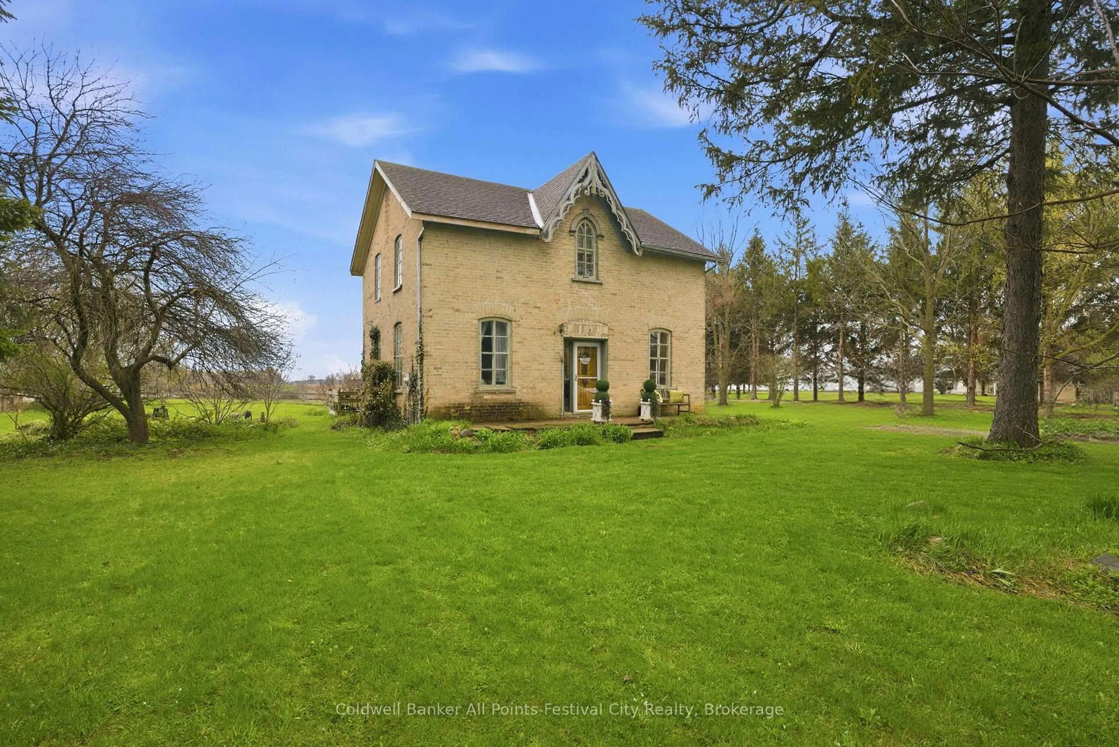 A pic from outside/outdoor area/front of a property/back of a property/a pic from drone, building for 5021 Highway 9, Kincardine Ontario N2Z 2X5