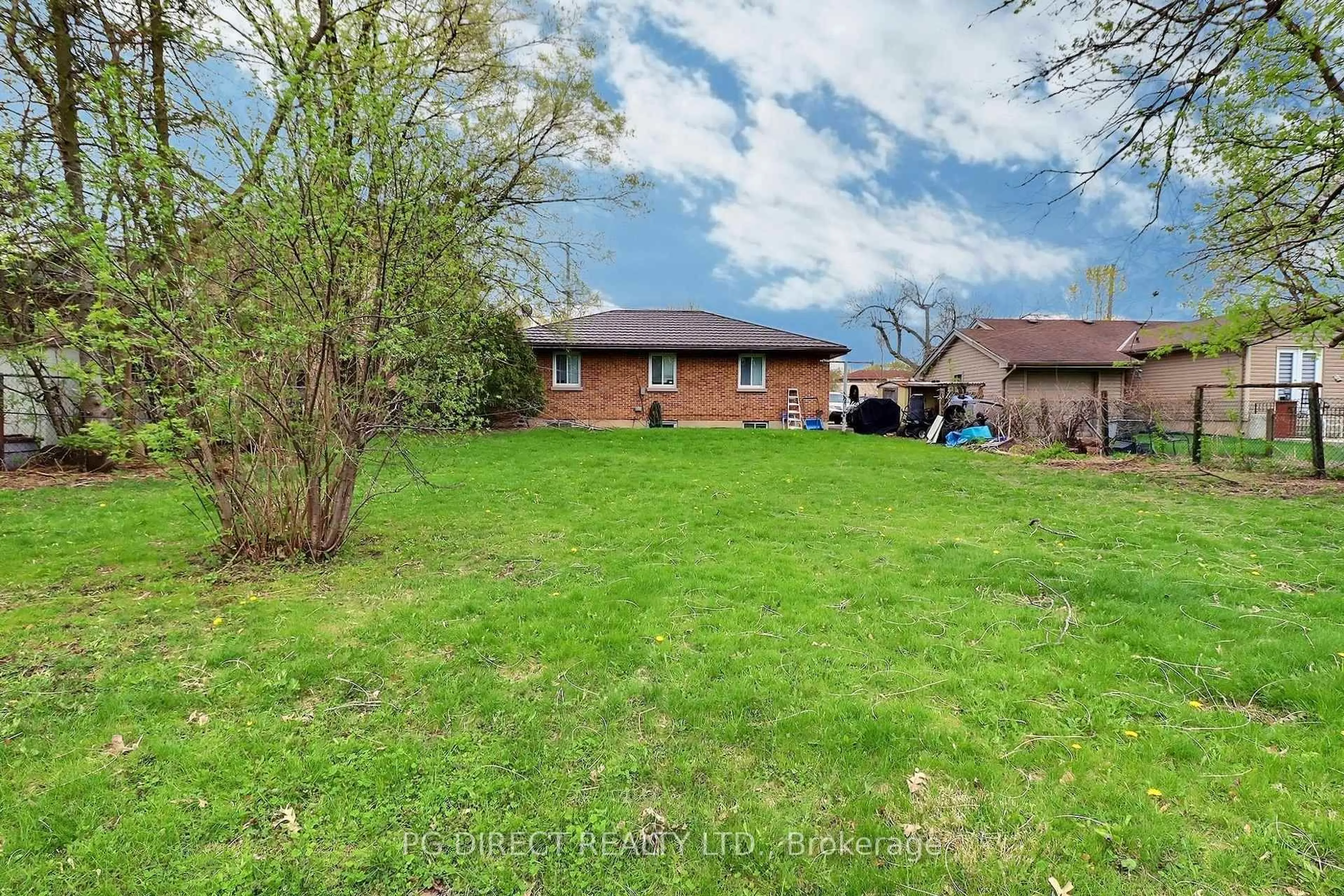 A pic from outside/outdoor area/front of a property/back of a property/a pic from drone, unknown for 712 Chester St, London South Ontario N6C 2K2