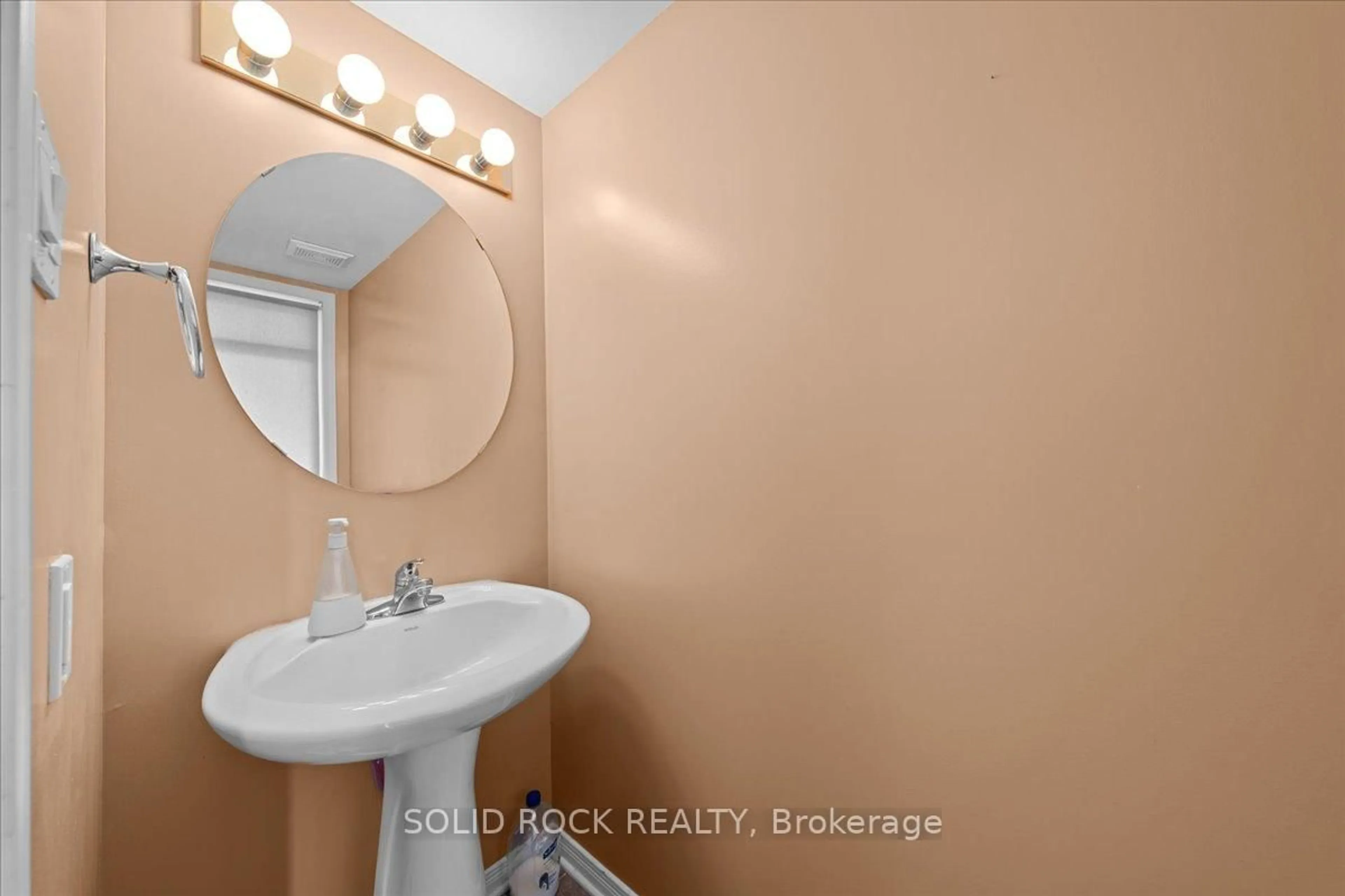 Standard bathroom, unknown for 369 Citiplace Dr, Ottawa Ontario K2E 0A7