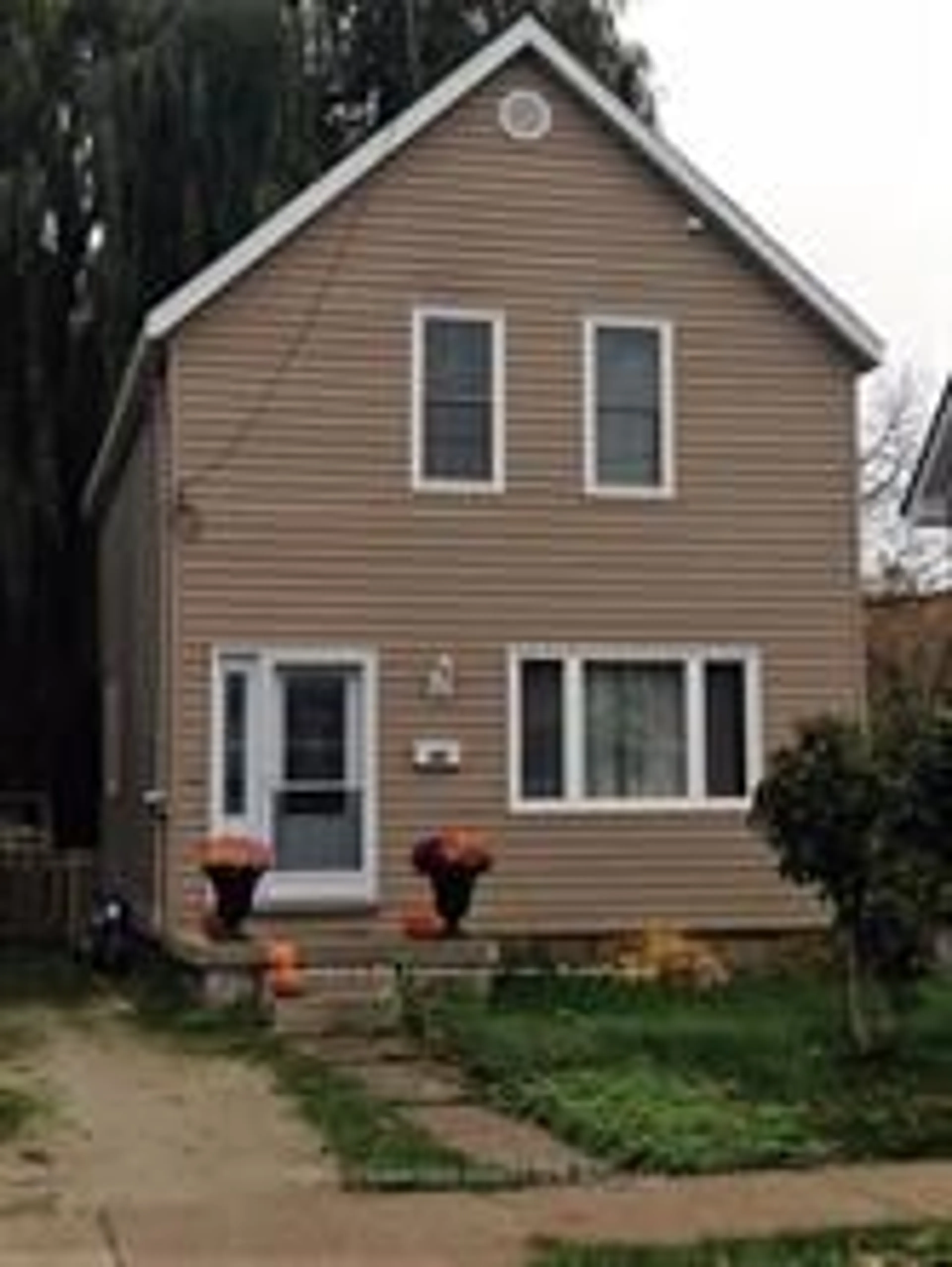 Home with vinyl exterior material, street for 501 14th St, Owen Sound Ontario N4K 3Y3
