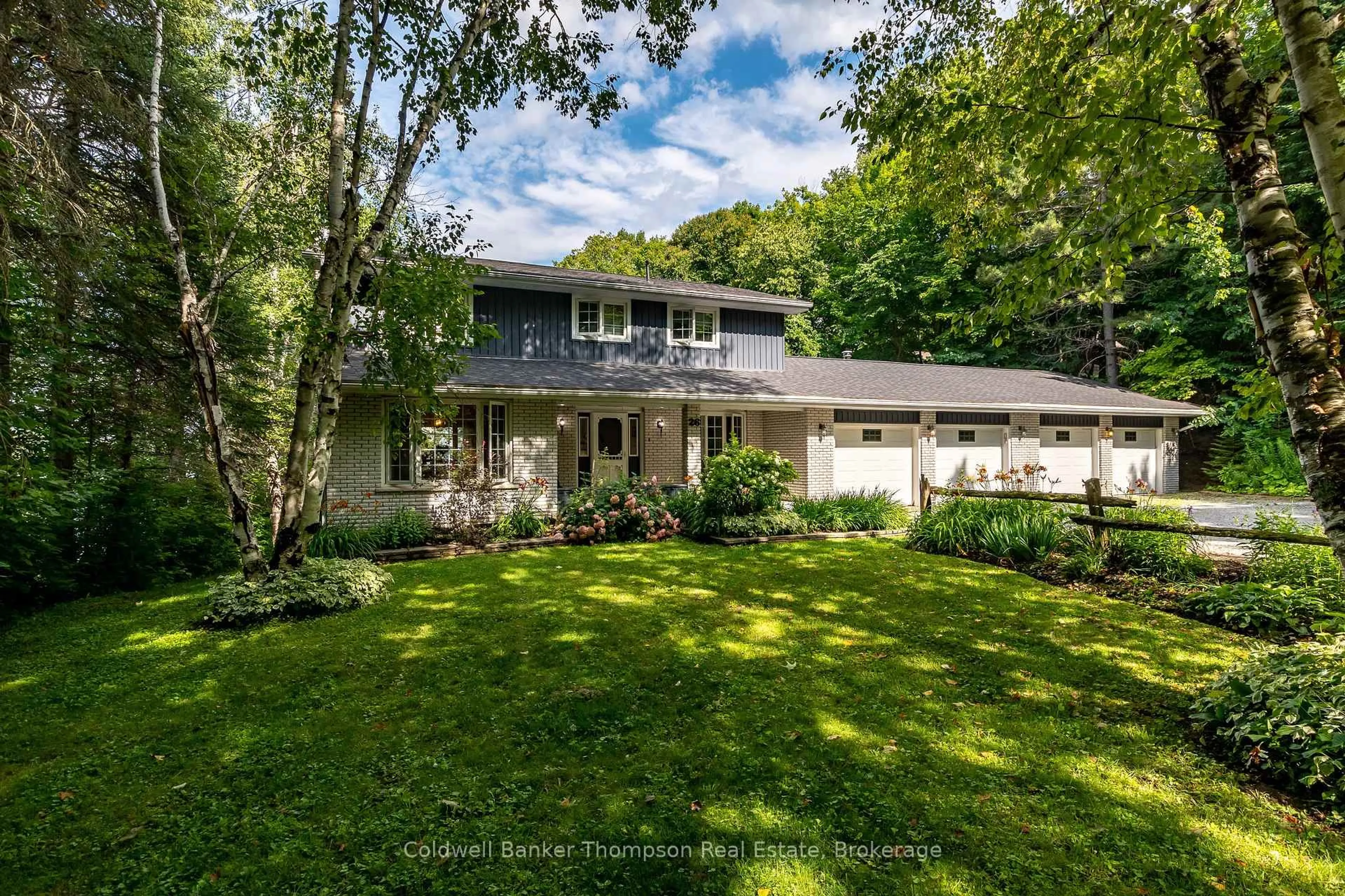 A pic from outside/outdoor area/front of a property/back of a property/a pic from drone, street for 26 Helen St, Huntsville Ontario P1H 1H5