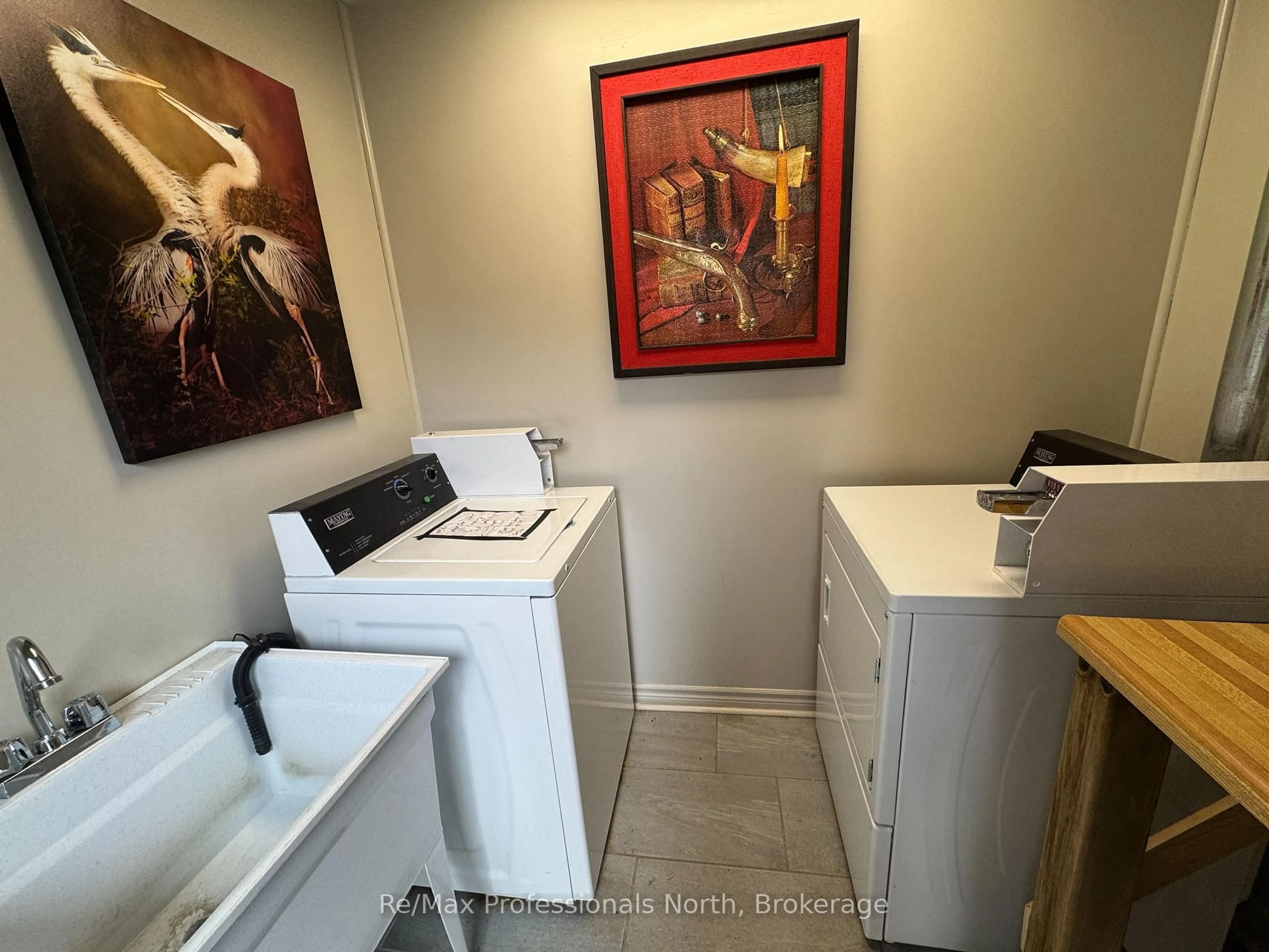 Laundry room for 141 Hotchkiss St, Gravenhurst Ontario P1P 1H6