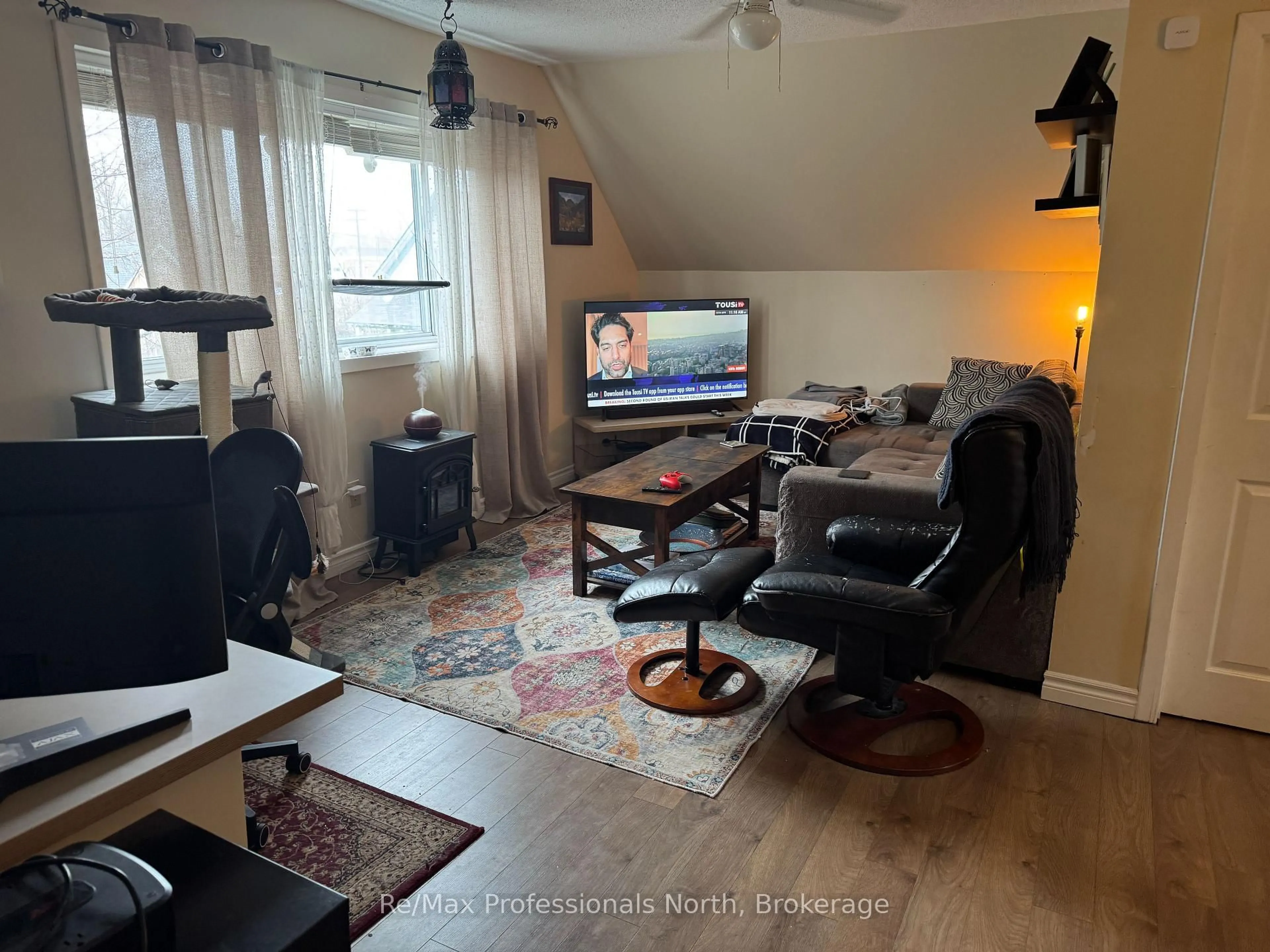Living room with furniture, unknown for 141 Hotchkiss St, Gravenhurst Ontario P1P 1H6