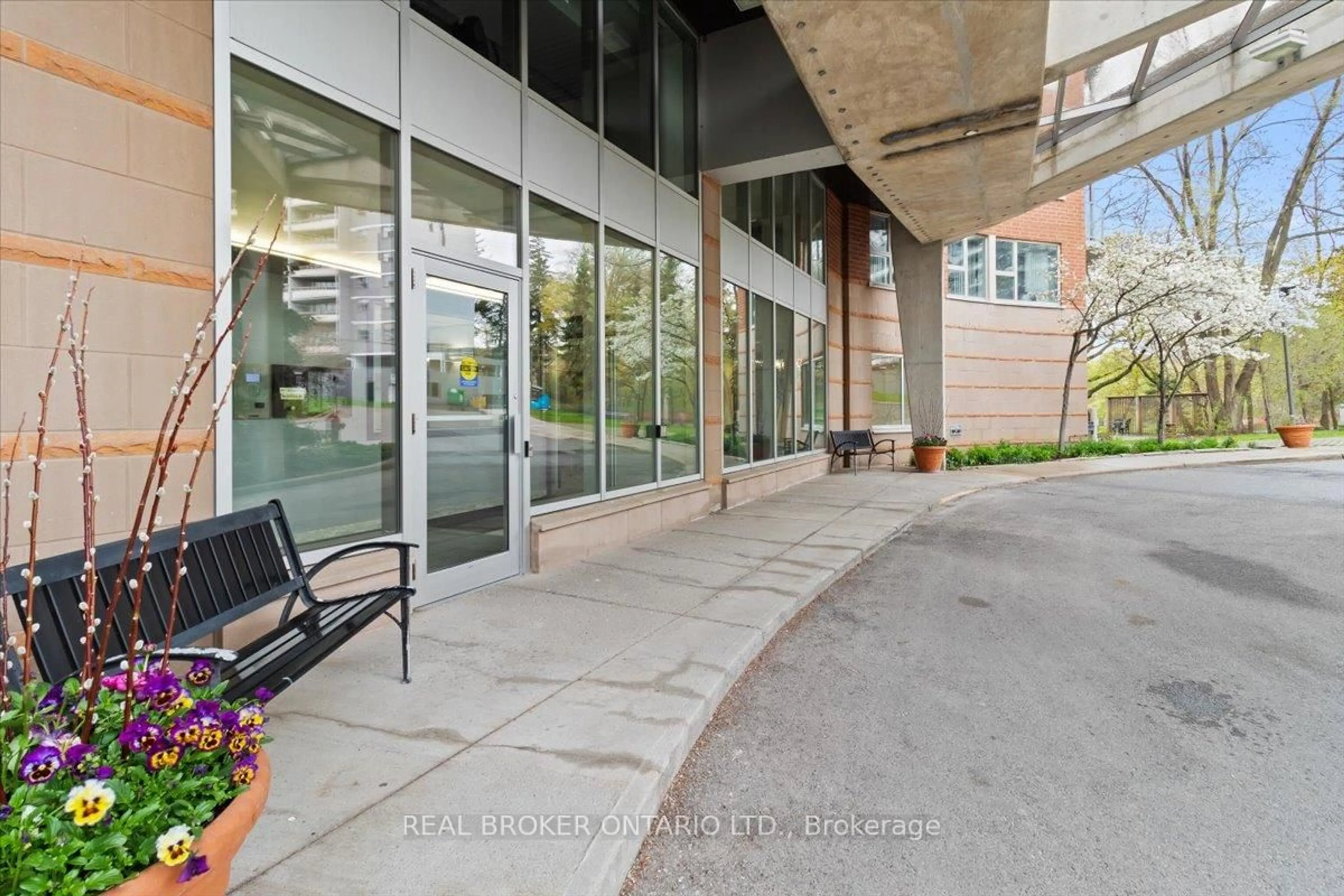 Unknown for 77 Governors Rd #602, Hamilton Ontario L9H 7N8