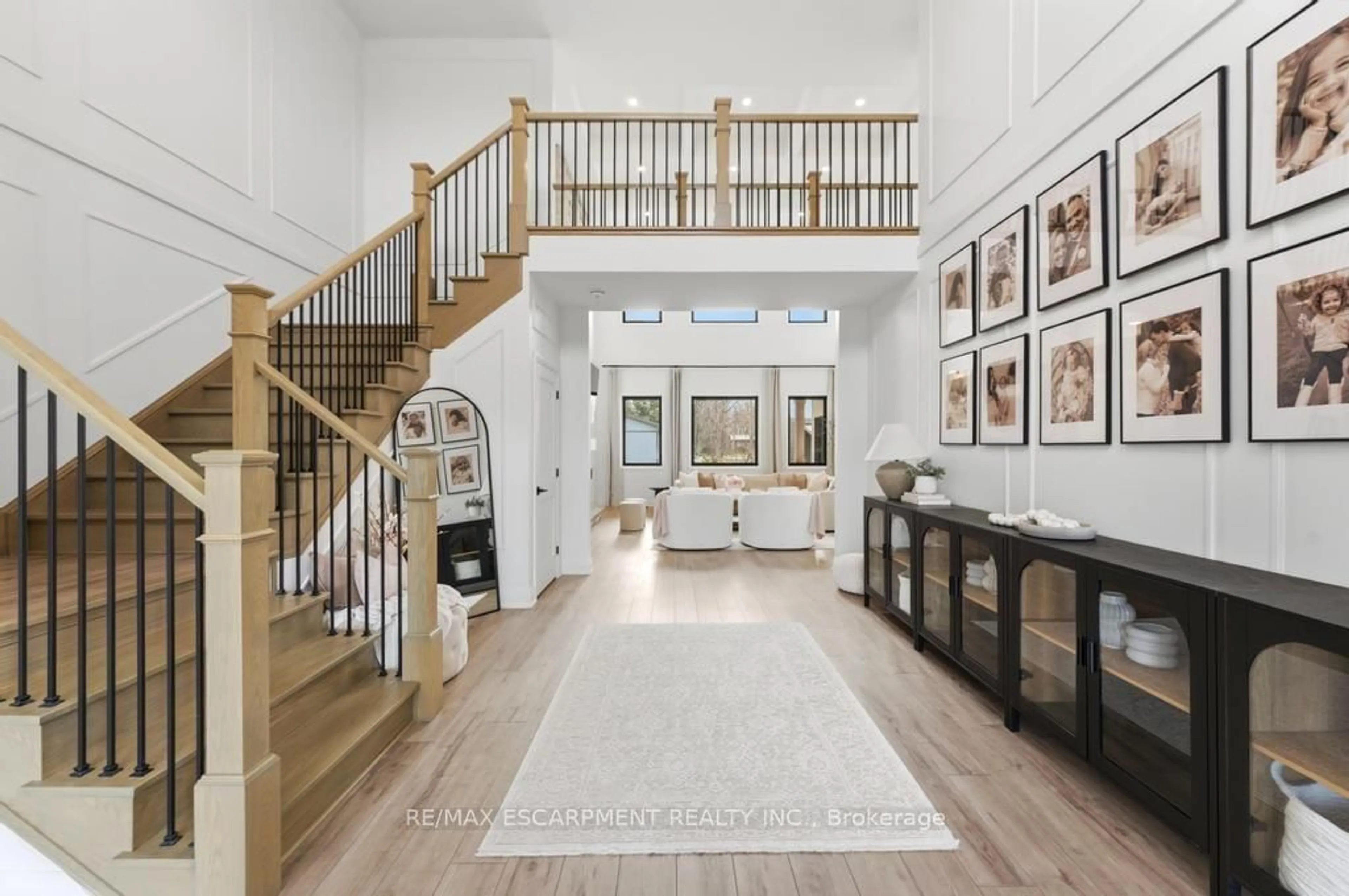 Indoor foyer for 3634 Vosburgh Pl, Lincoln Ontario L0R 1G0