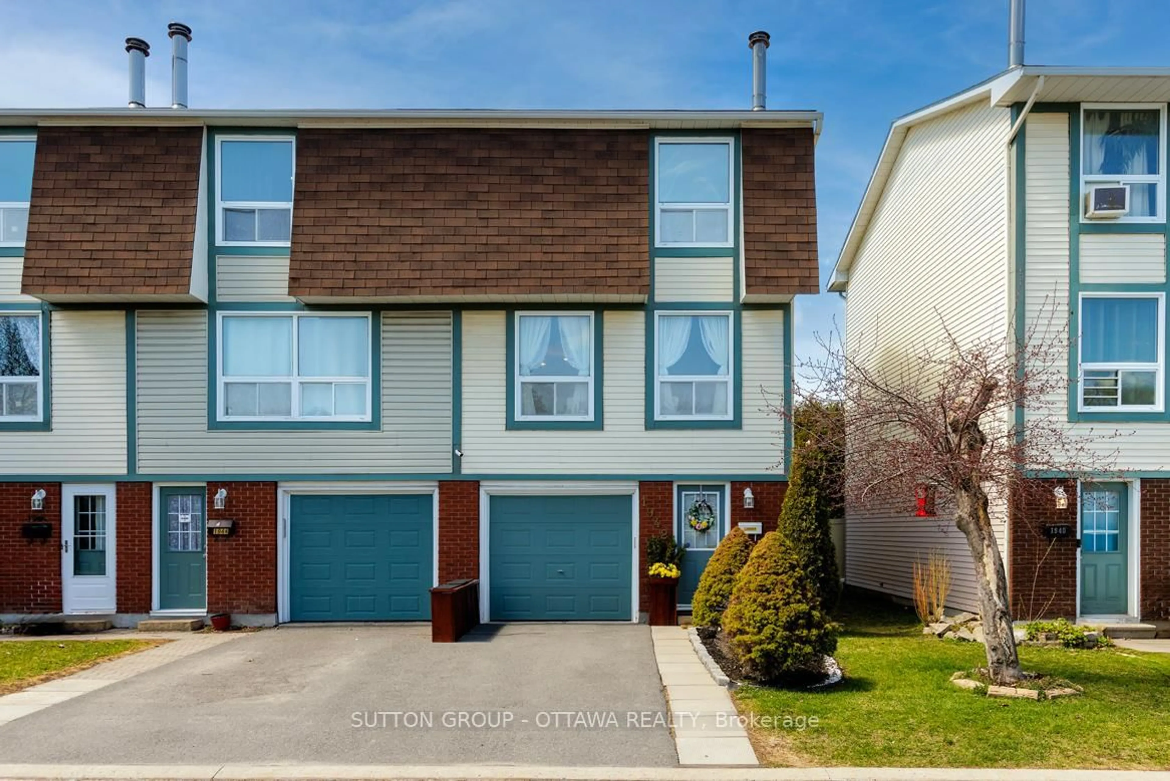 Home with vinyl exterior material, street for 1942 Garden Park Lane, Ottawa Ontario K1B 5B2