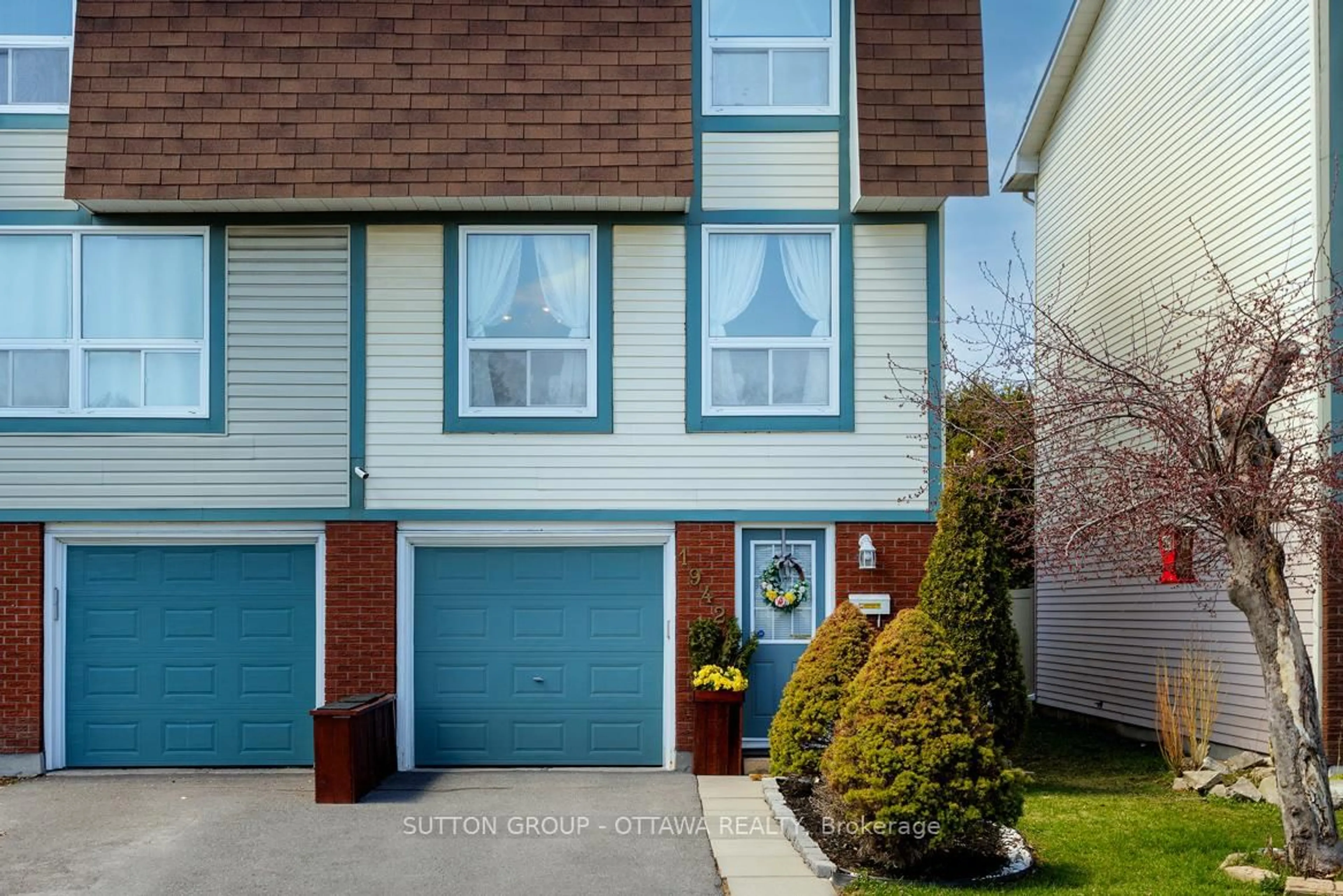 Home with vinyl exterior material, street for 1942 Garden Park Lane, Ottawa Ontario K1B 5B2