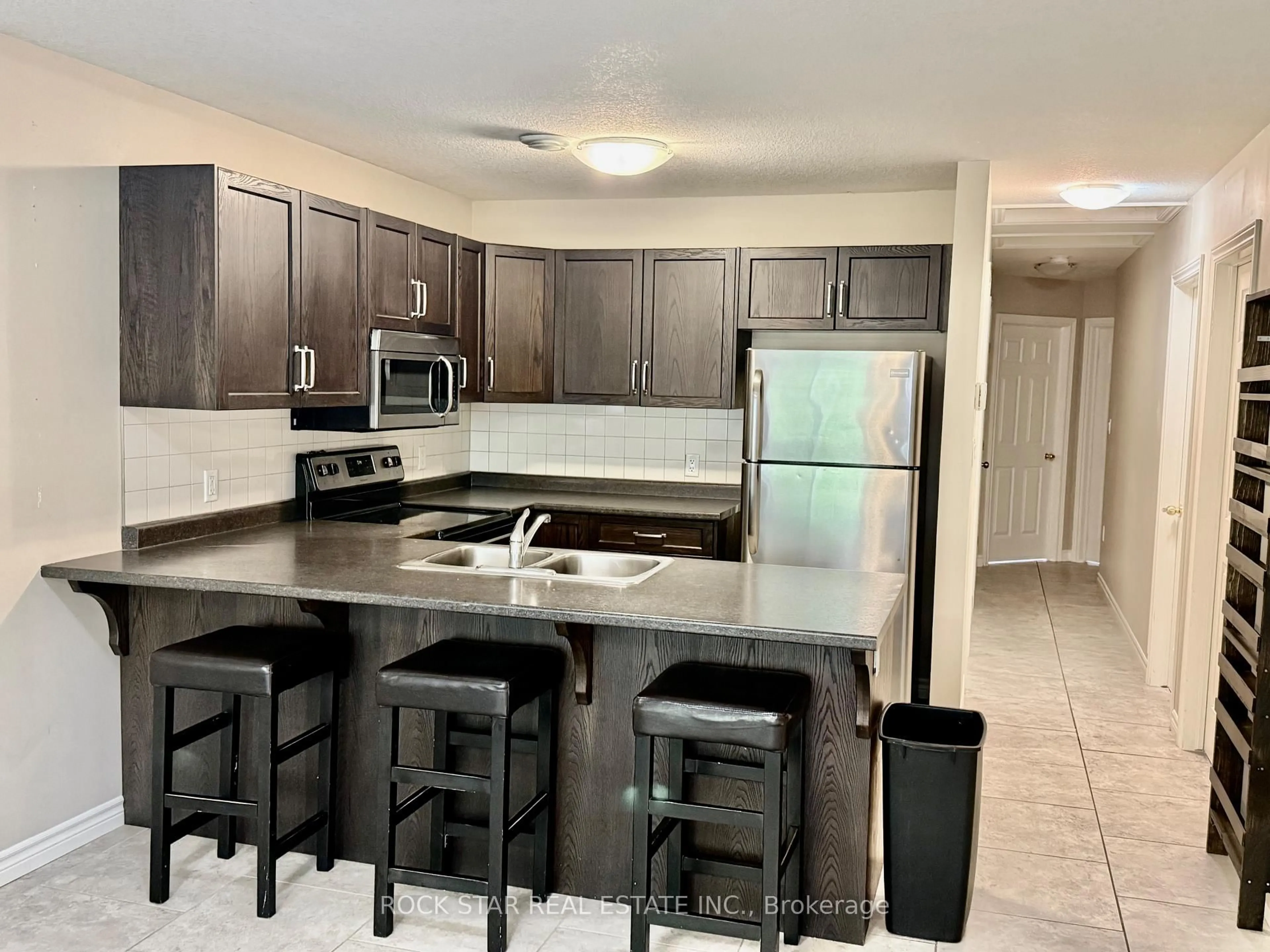 Standard kitchen, unknown for 38 BEAUFORT St, London North Ontario N6G 1A8
