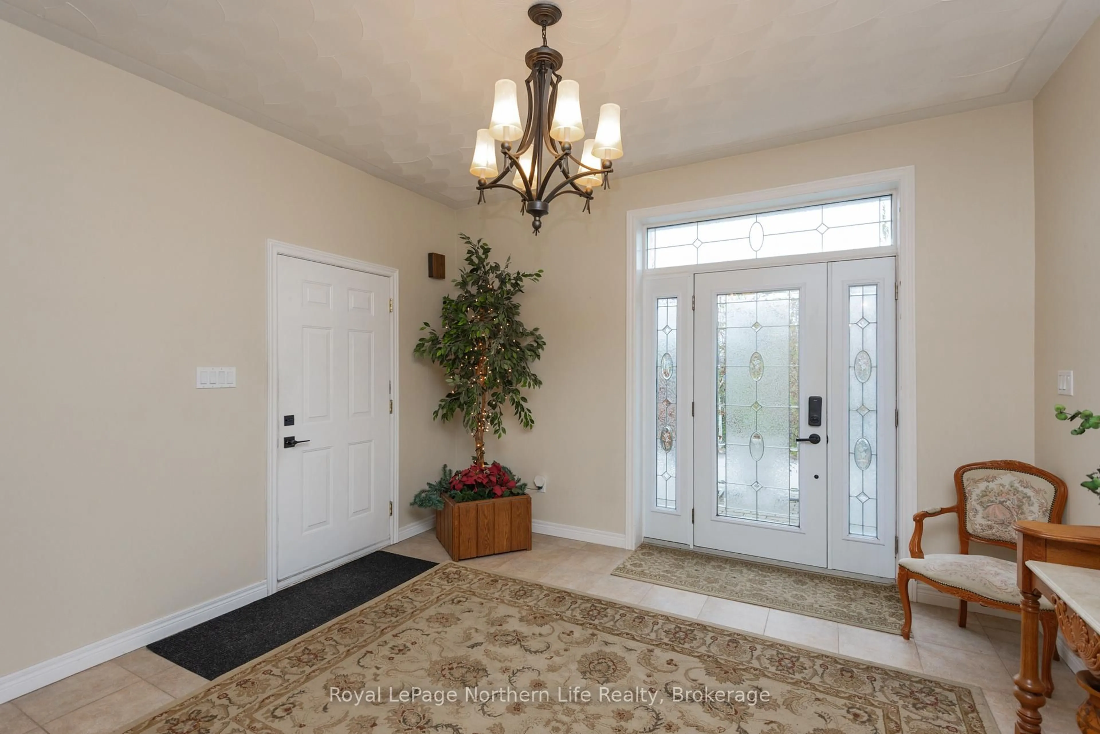 Indoor entryway for 18 Killare St, North Bay Ontario P1A 4J2