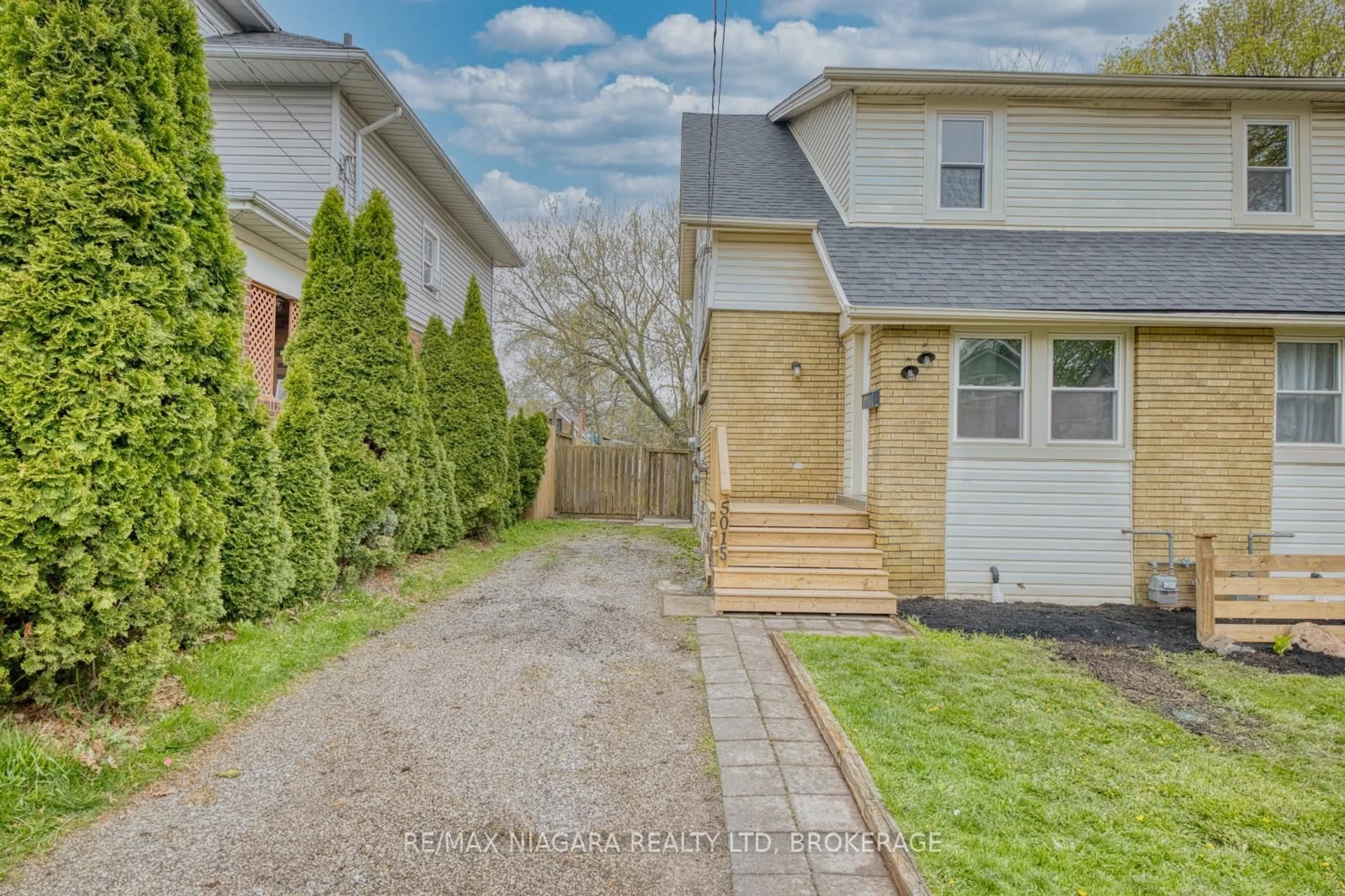 Unknown for 5015 Fifth Ave, Niagara Falls Ontario L2E 4S6