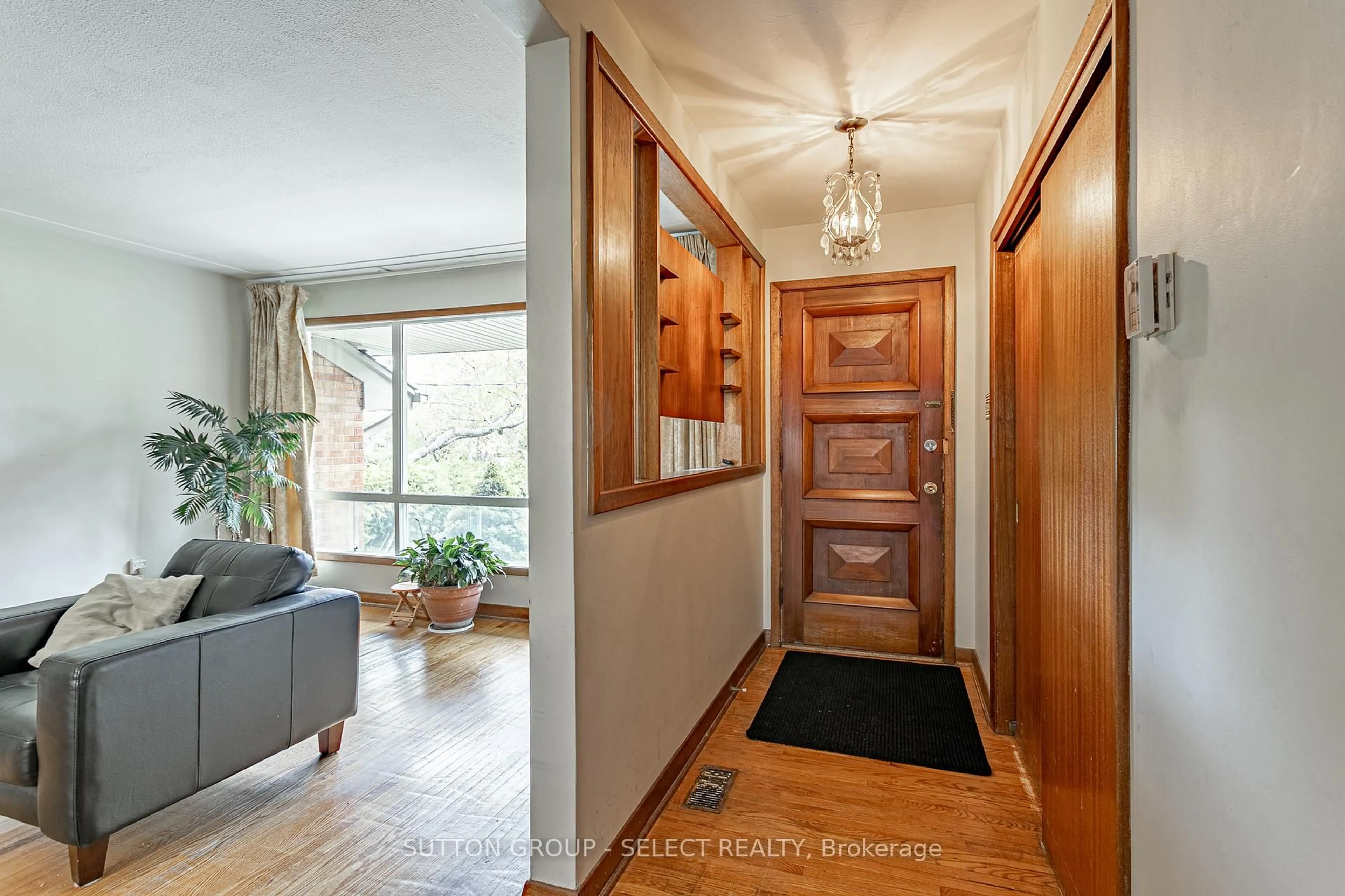 Indoor entryway for 451 Ridout St, London South Ontario N6C 4A3