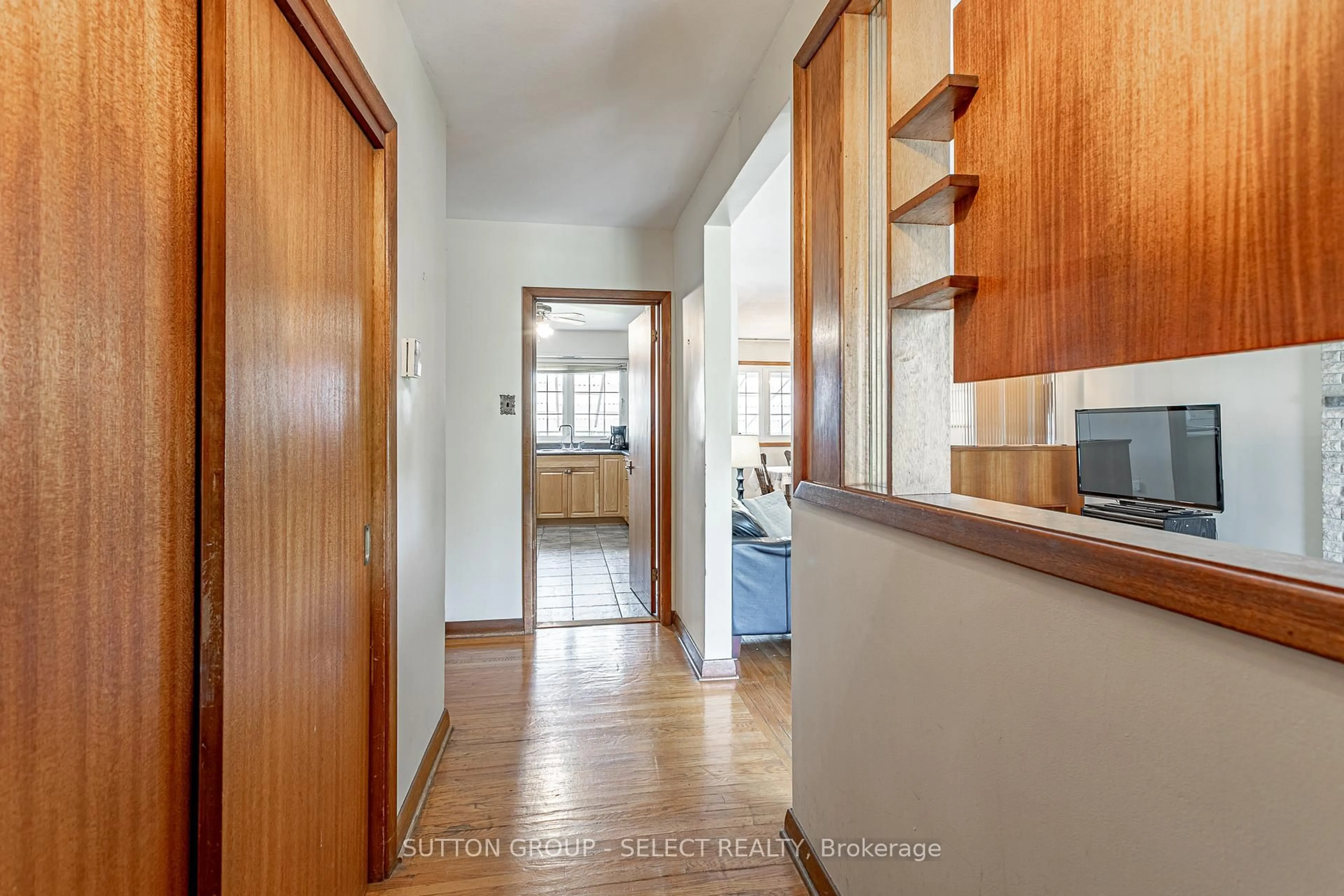 Indoor entryway for 451 Ridout St, London South Ontario N6C 4A3
