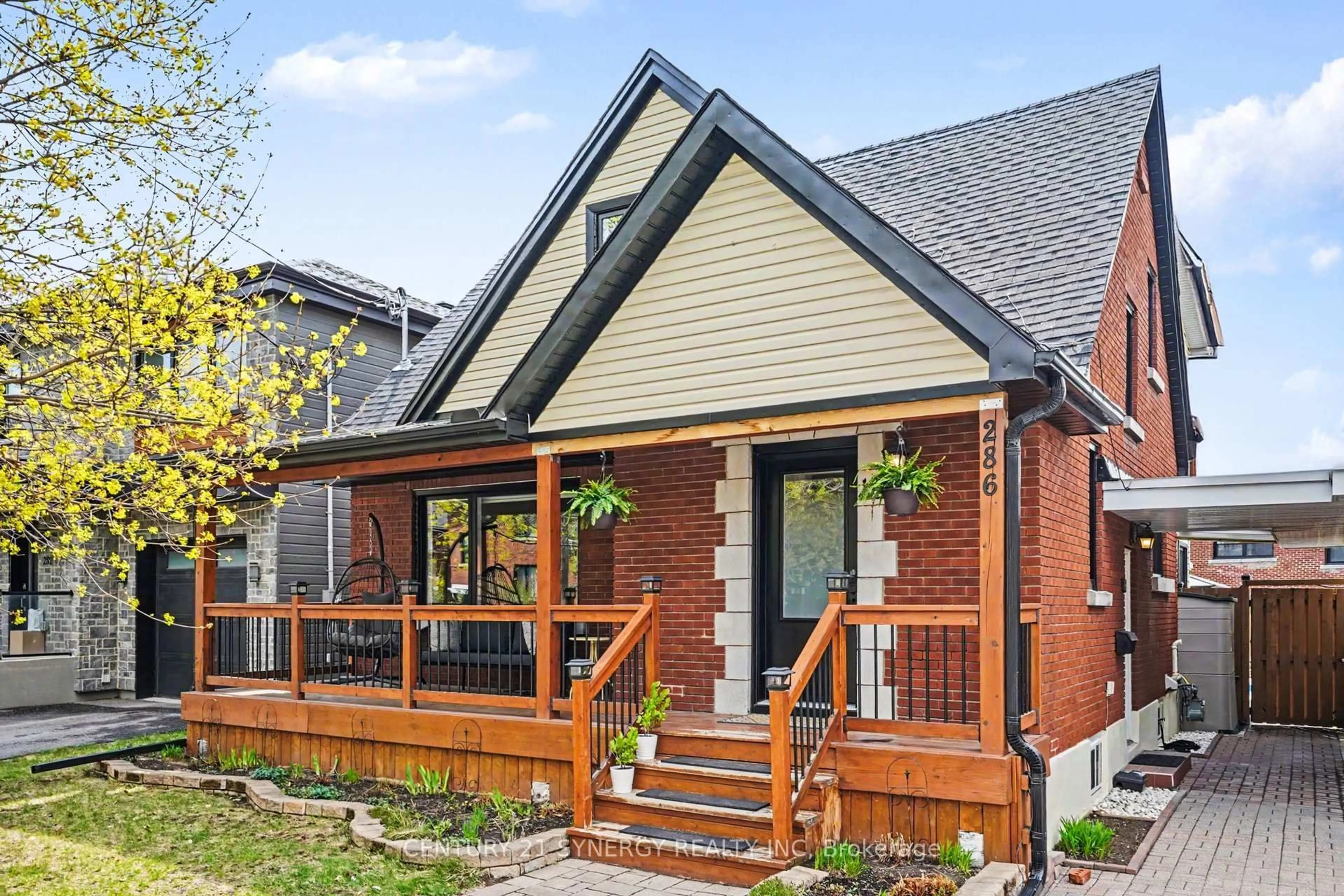 Home with brick exterior material, street for 286 Westhill Ave, Ottawa Ontario K1Z 7H6