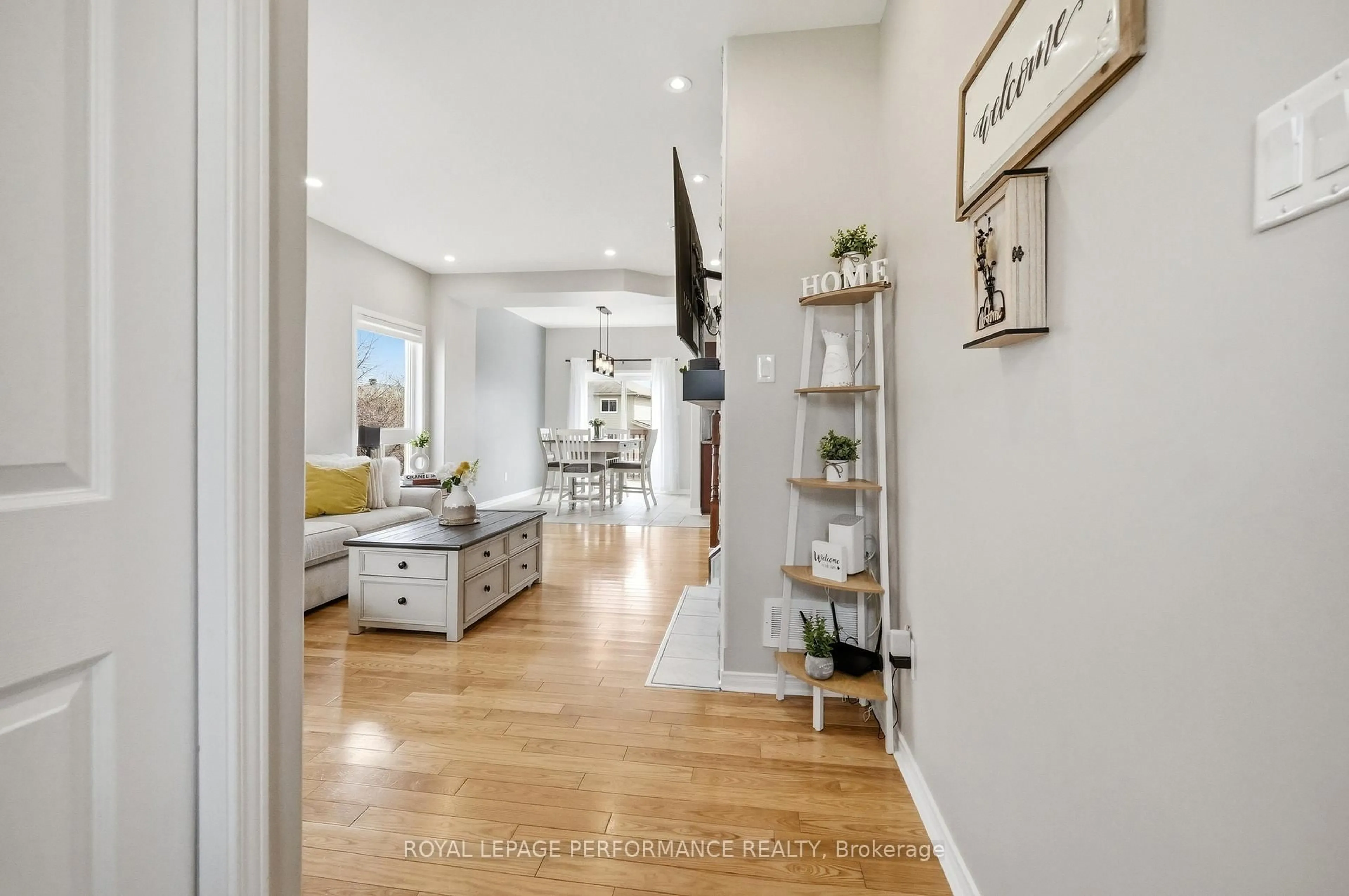 Indoor entryway for 366 Jasper Cres, Clarence-Rockland Ontario K4K 0C9