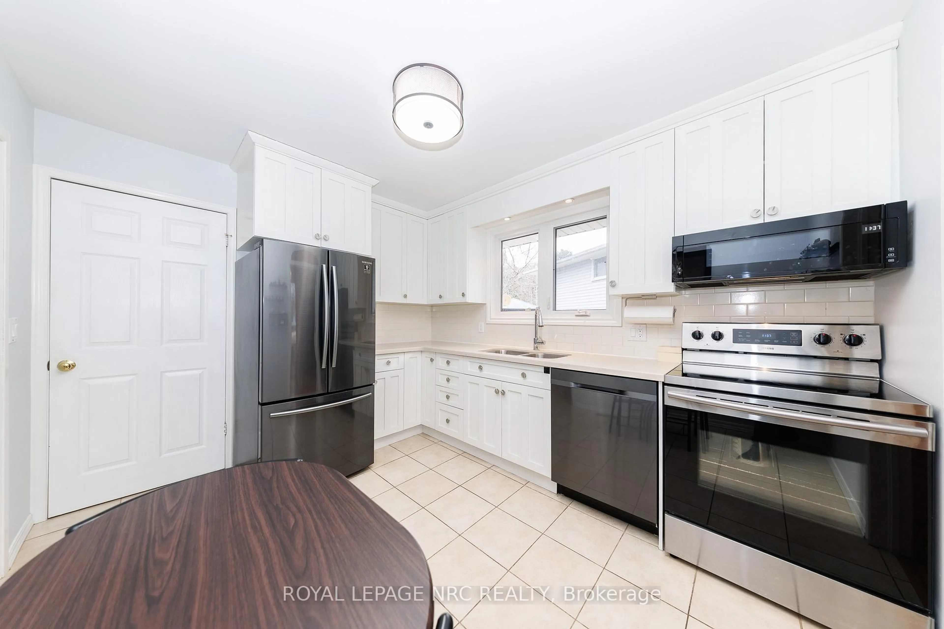 Standard kitchen, ceramic/tile floor for 15 Carousel Circ, St. Catharines Ontario L2N 6C9