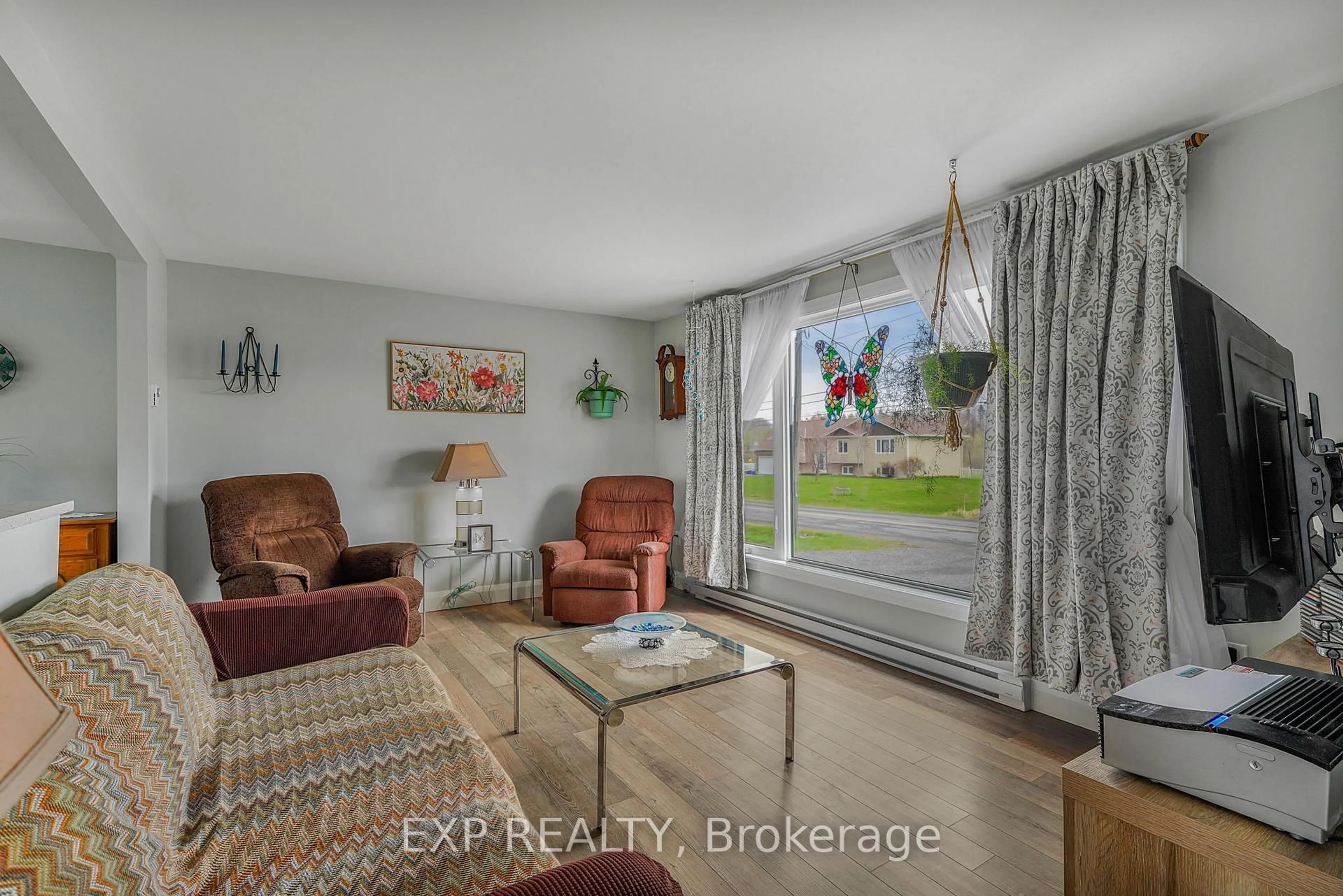Living room with furniture, unknown for 2954 Gagne Rd, Clarence-Rockland Ontario K0A 2A0