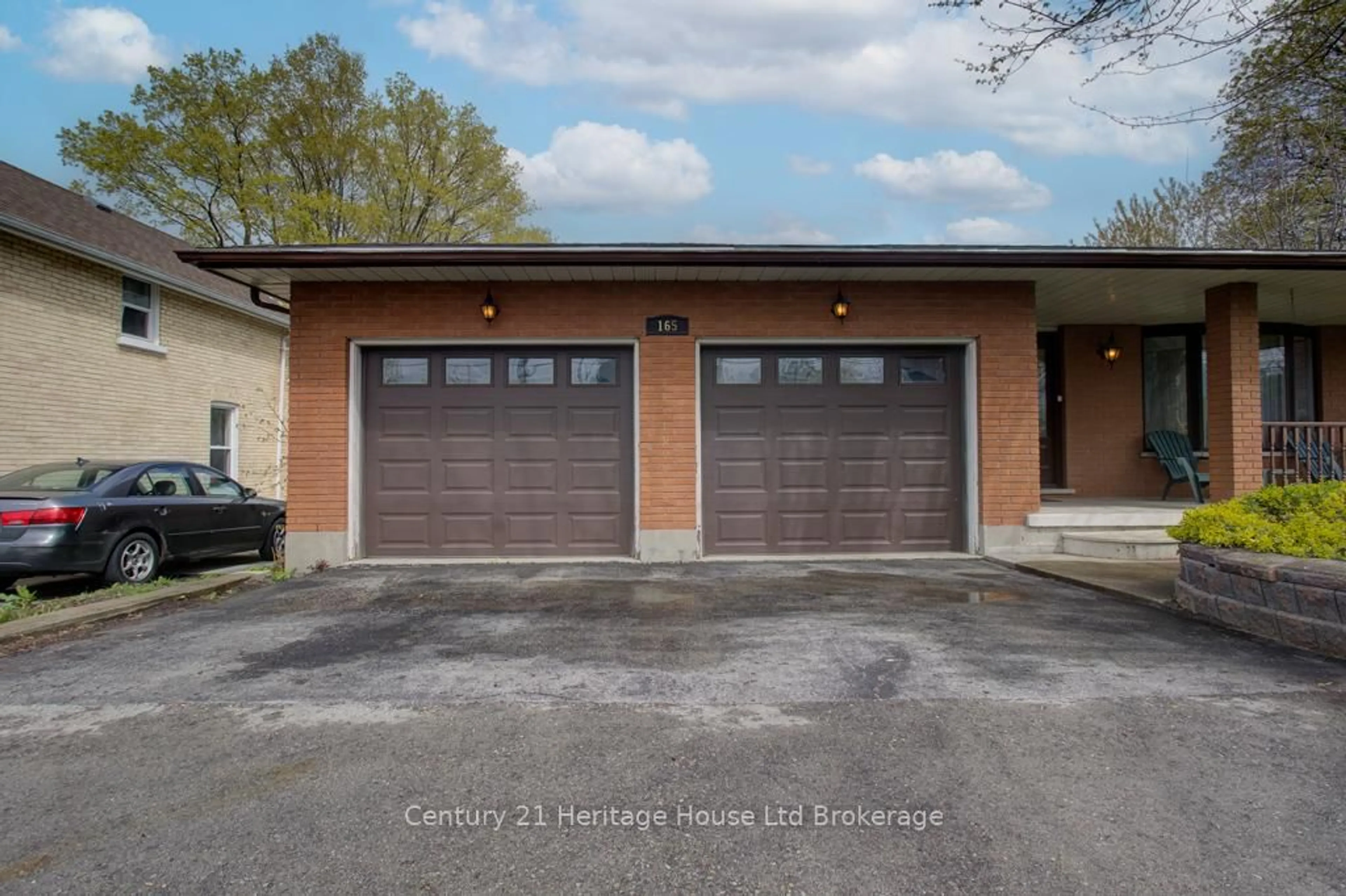 Indoor garage for 165 Park Row, Woodstock Ontario N4S 1V9