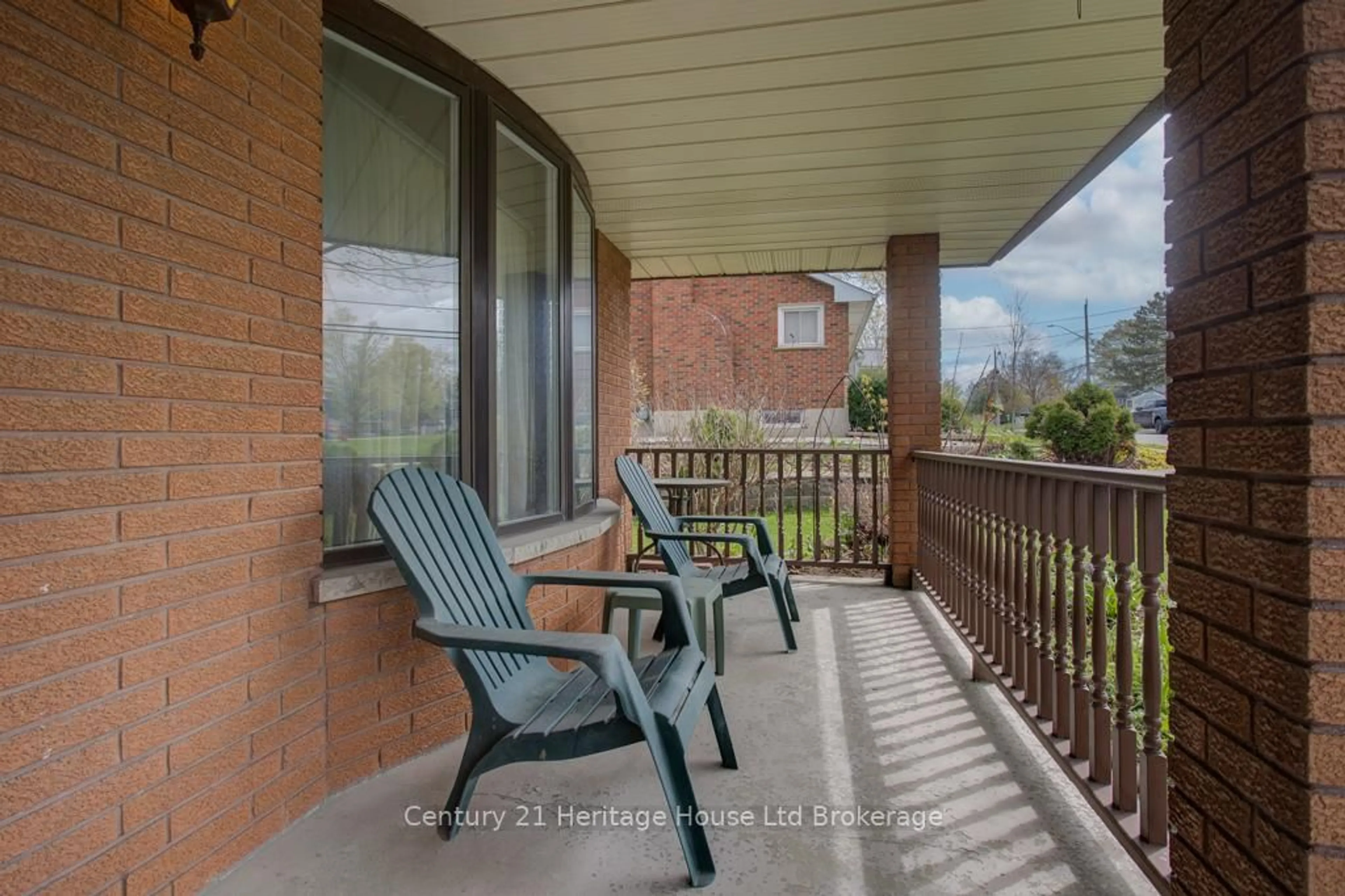 Patio, water/lake/river/ocean view for 165 Park Row, Woodstock Ontario N4S 1V9