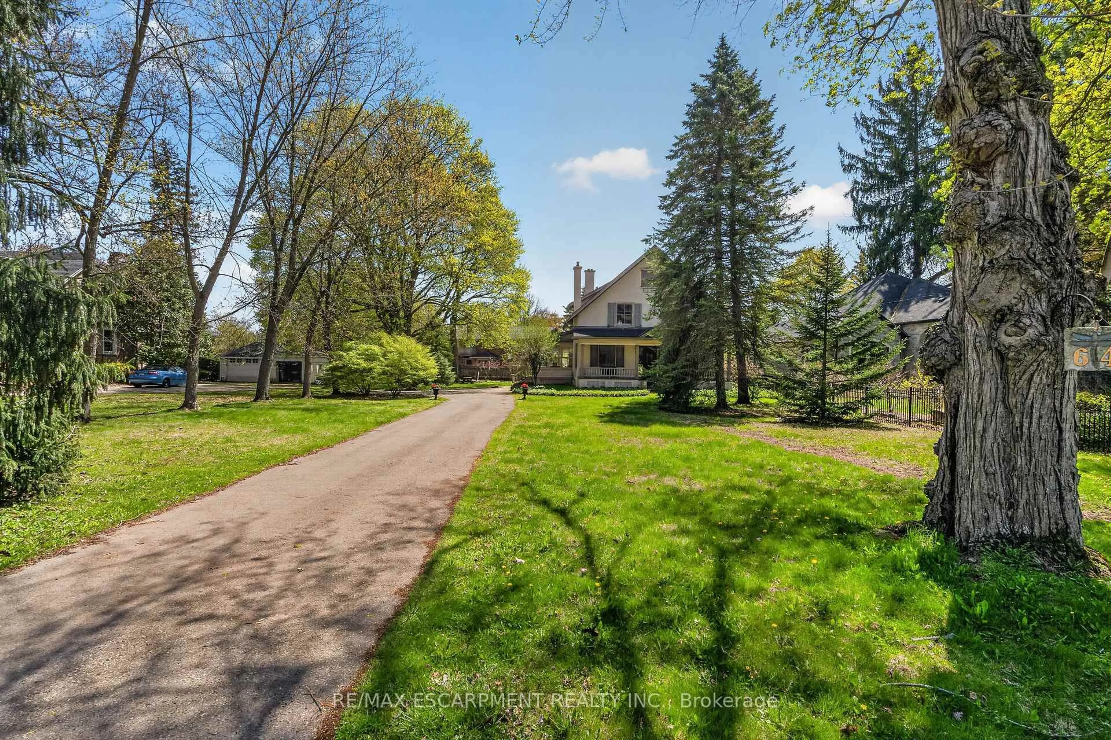 A pic from outside/outdoor area/front of a property/back of a property/a pic from drone, street for 64 Jerseyville Rd, Hamilton Ontario L9G 1A2
