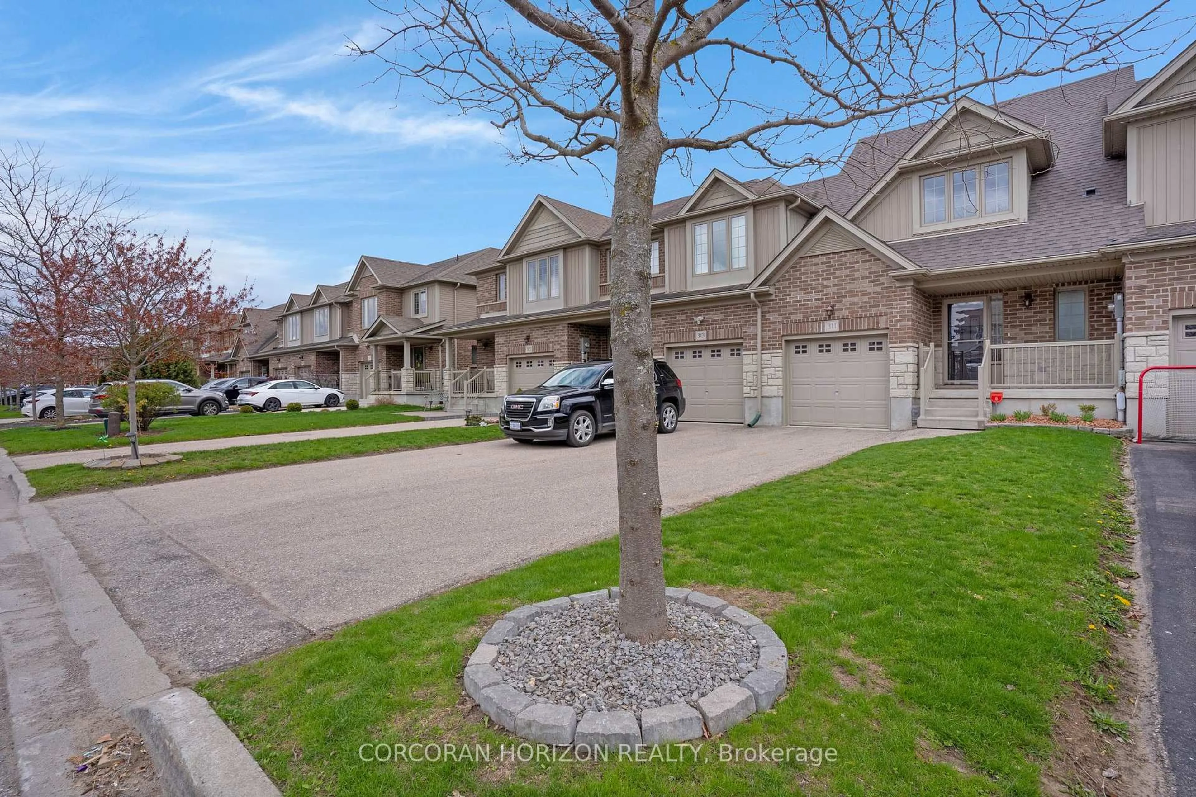 A pic from outside/outdoor area/front of a property/back of a property/a pic from drone, street for 311 Vincent Dr, North Dumfries Ontario N0B 1E0